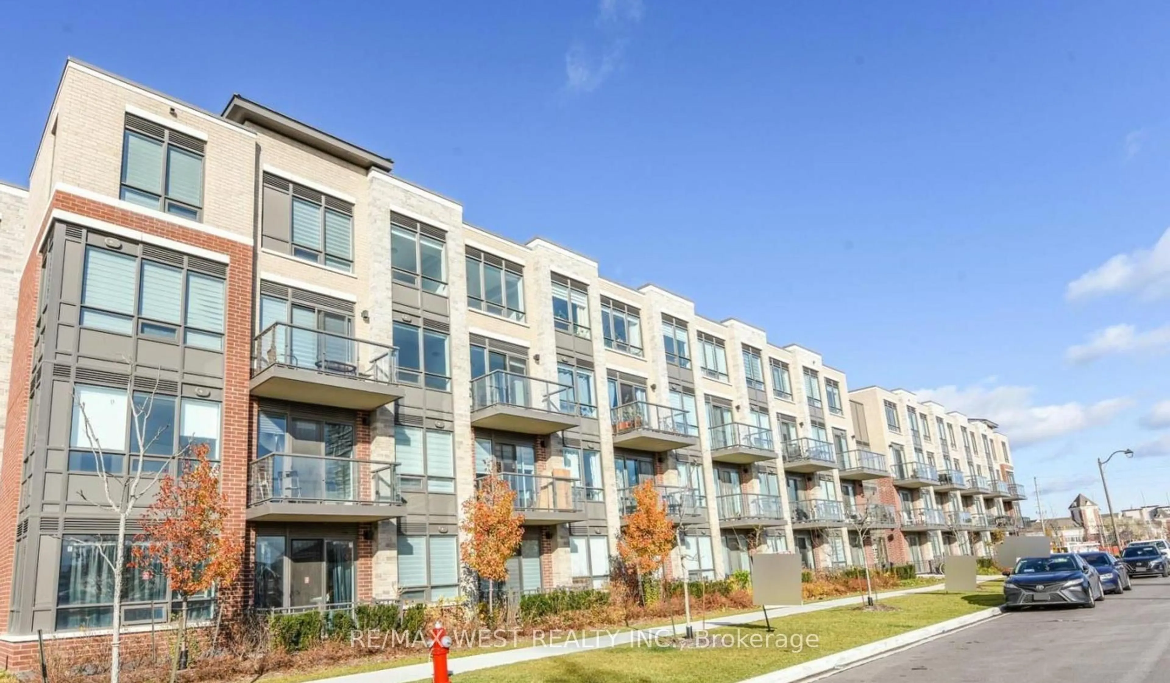 Patio, building for 95 Attmar Dr #106, Brampton Ontario L6P 0Y6