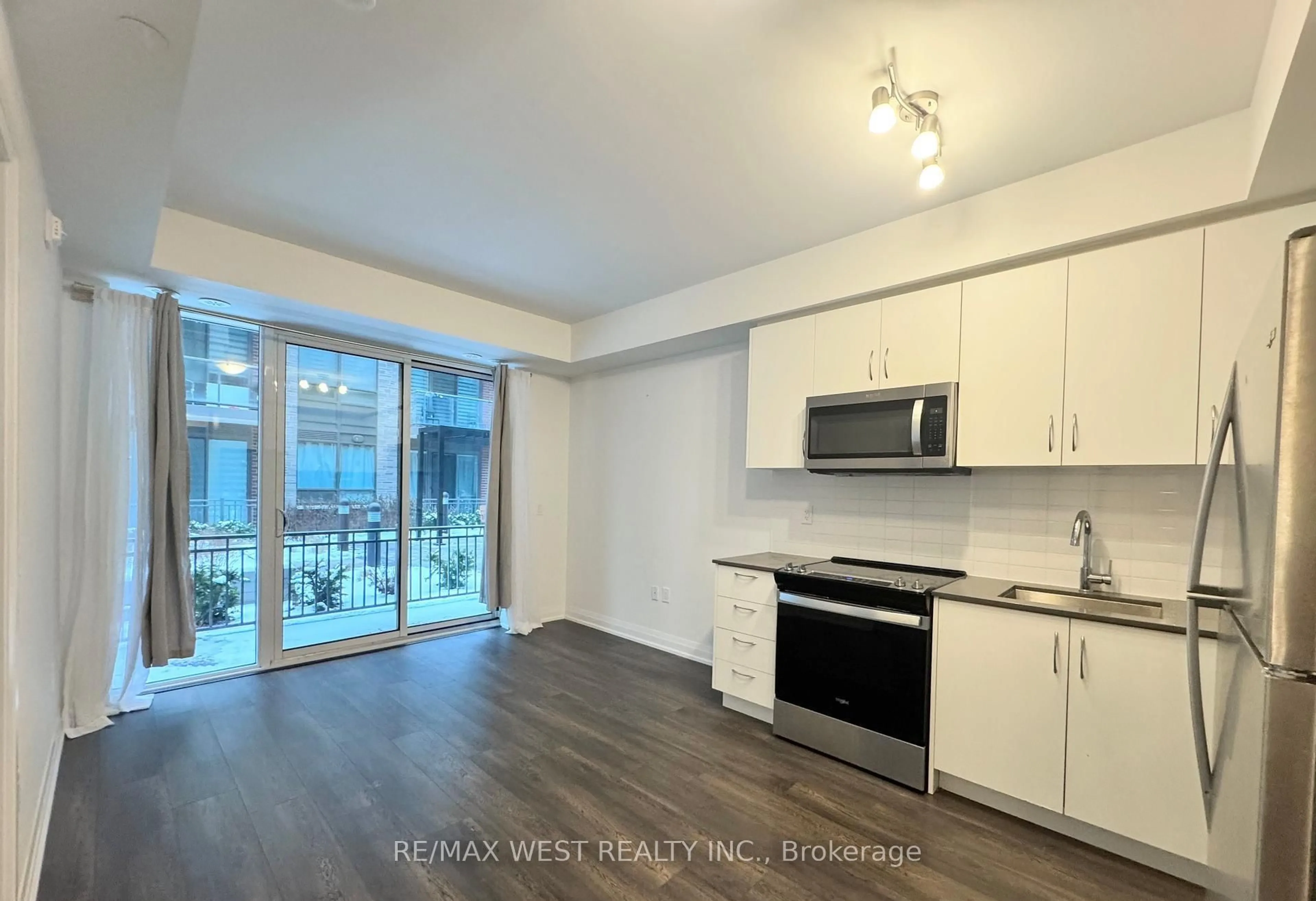 Unknown for 95 Attmar Dr #106, Brampton Ontario L6P 0Y6