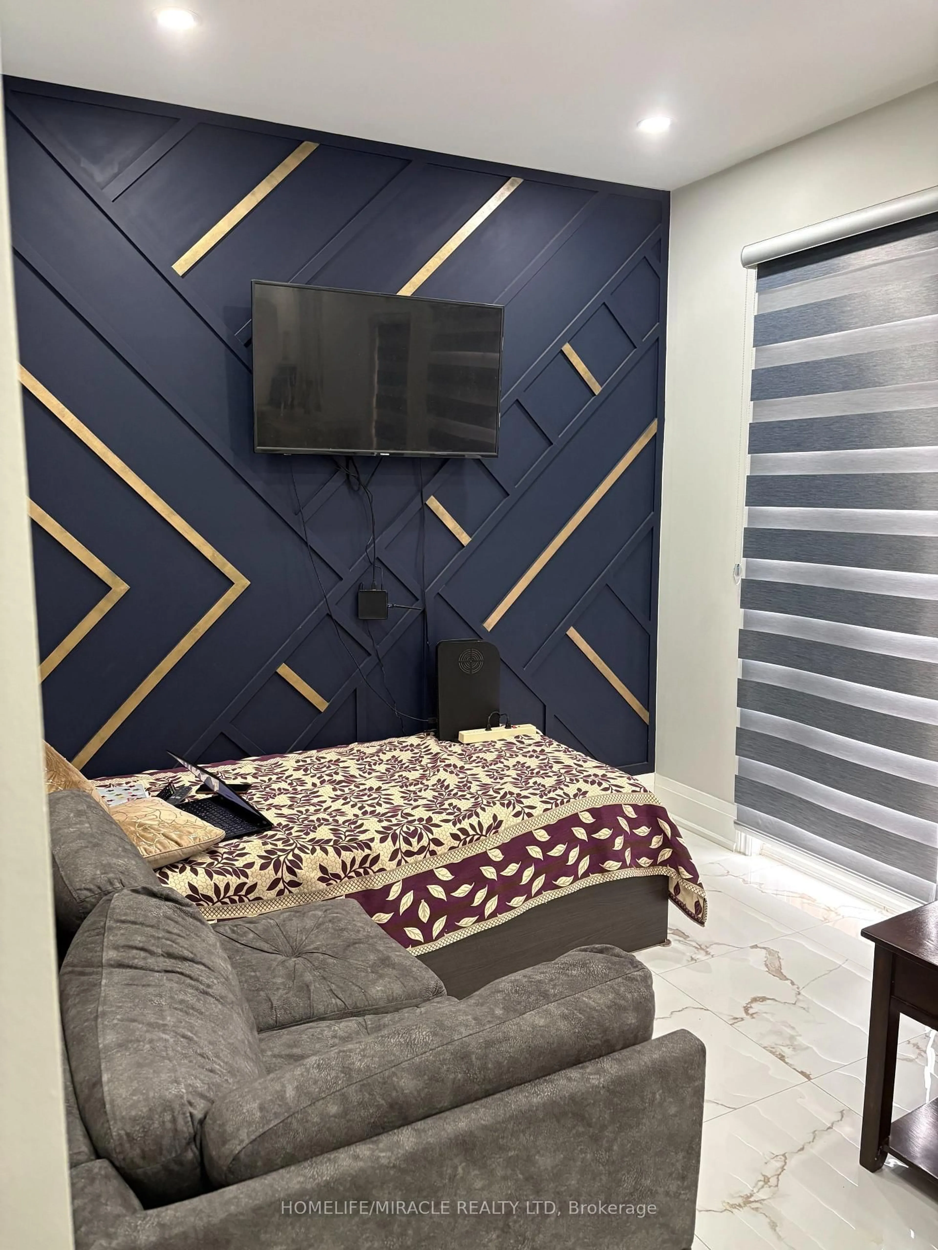 Unknown for 21 Truro Circ, Brampton Ontario L7A 4E4