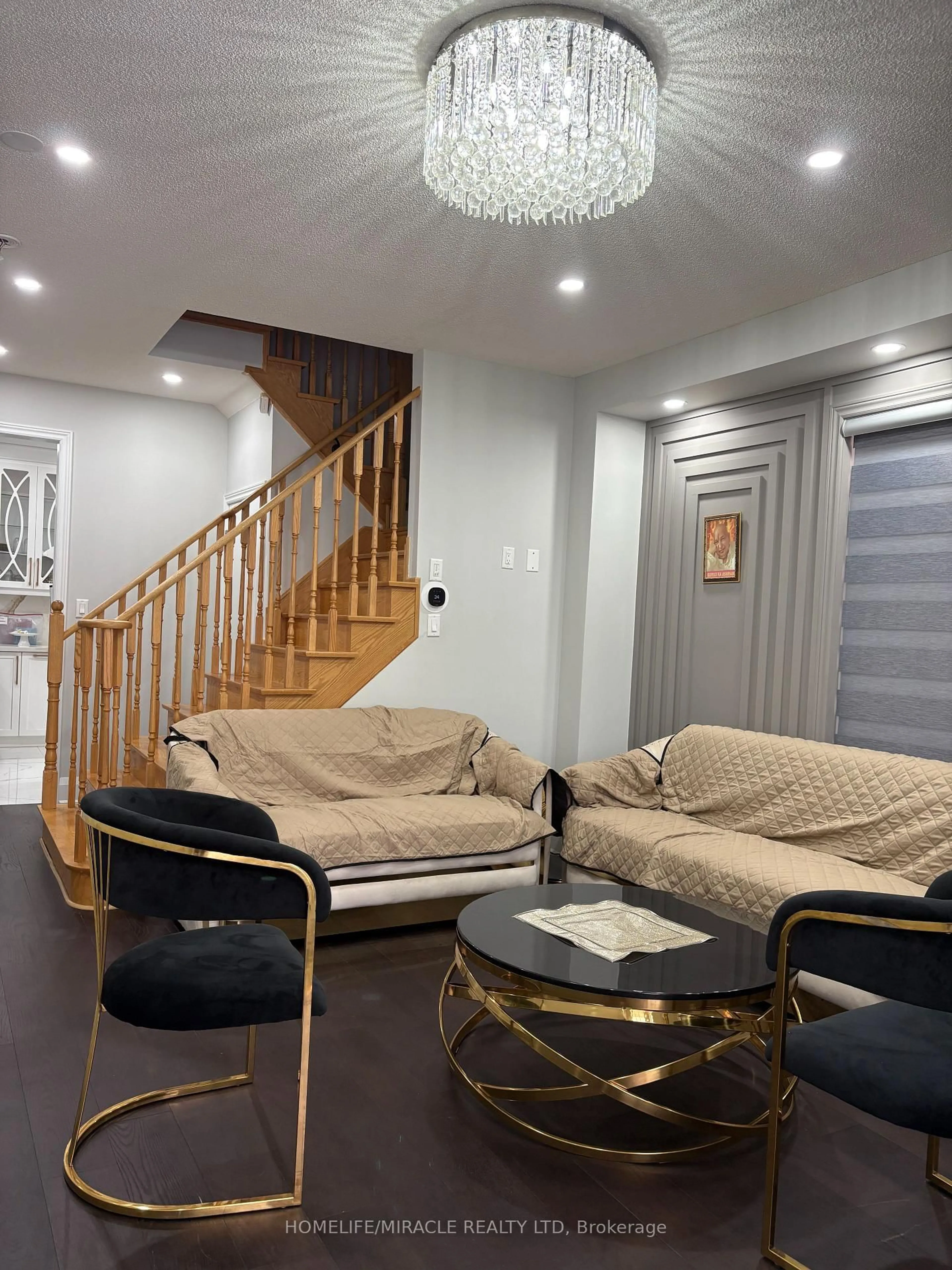 Living room with furniture, unknown for 21 Truro Circ, Brampton Ontario L7A 4E4