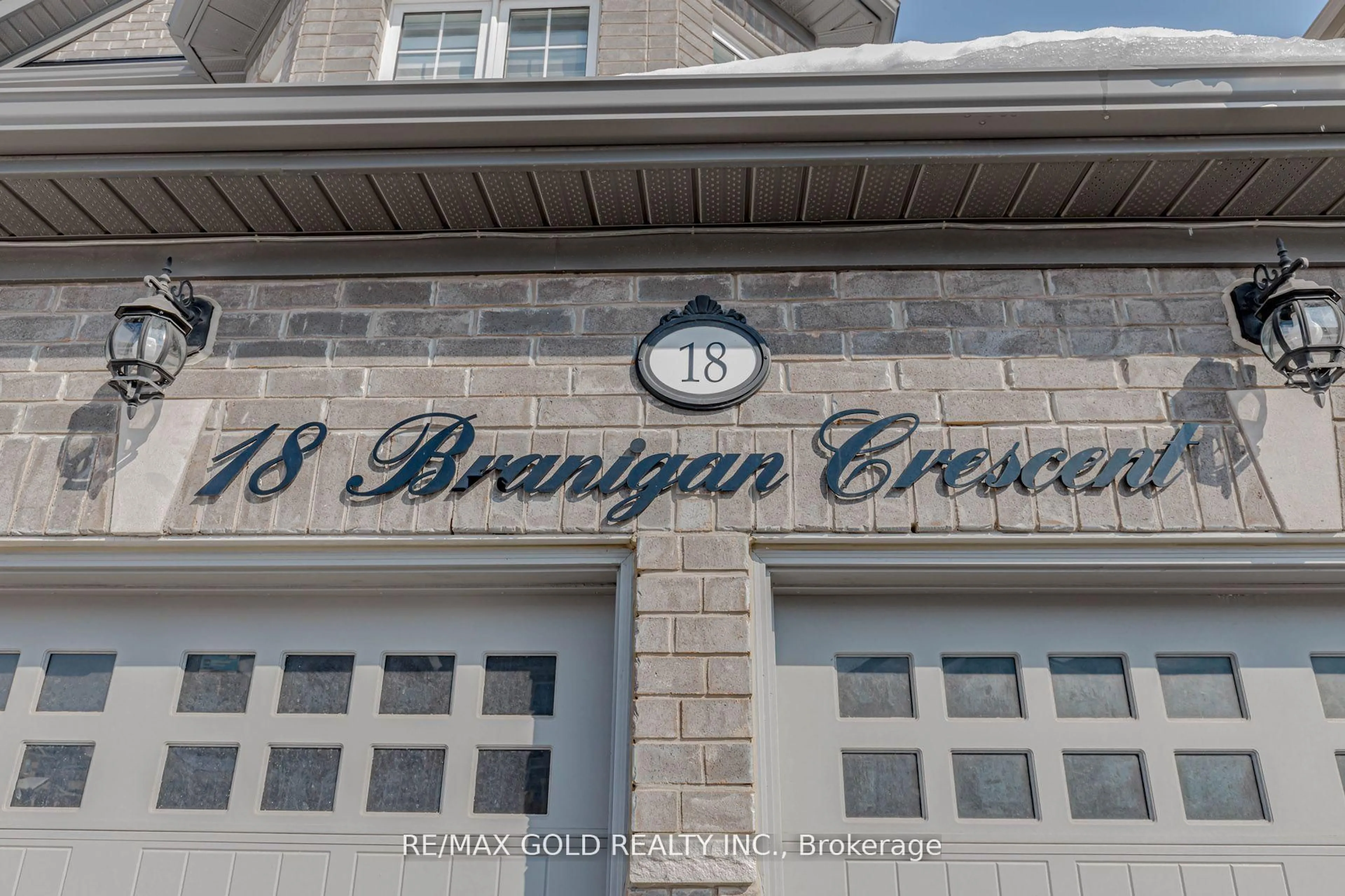 Indoor foyer for 18 Branigan Cres, Halton Hills Ontario L7G 0N2