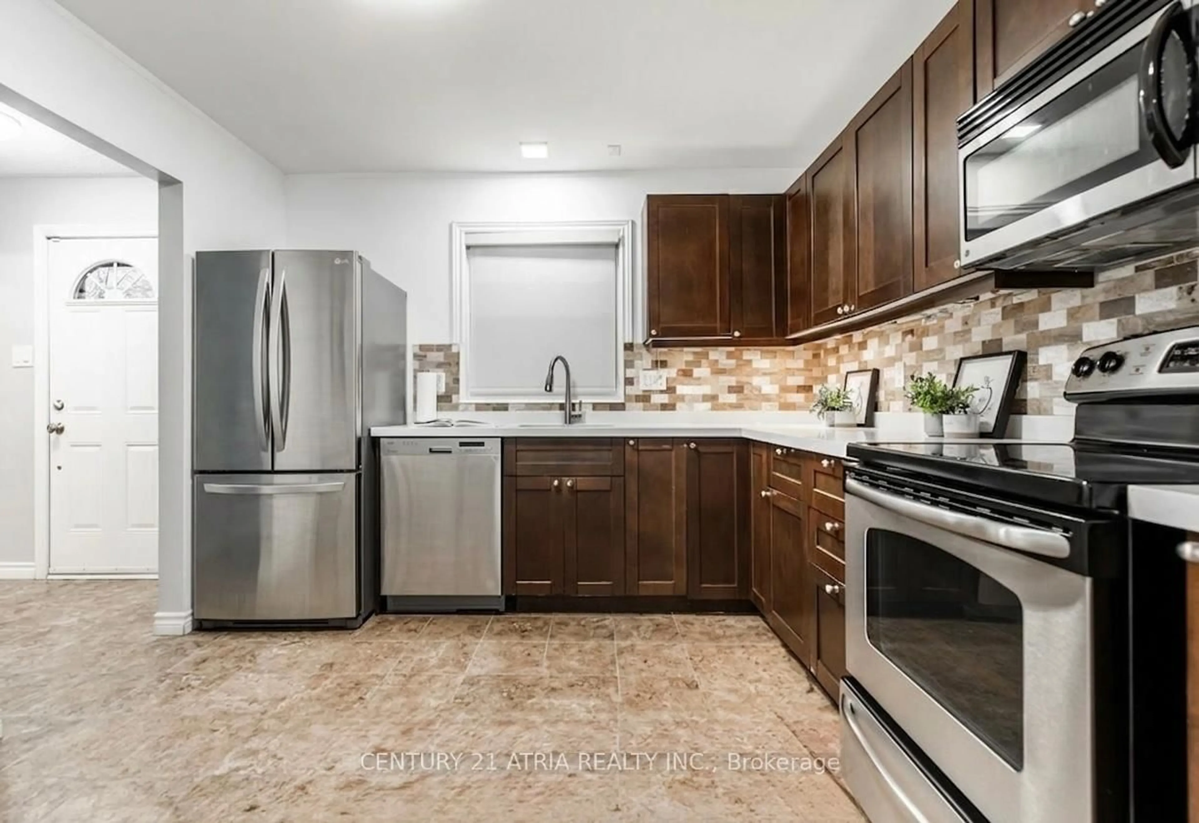 Standard kitchen, ceramic/tile floor for 2825 Gananoque Dr #41, Mississauga Ontario L5N 1V6