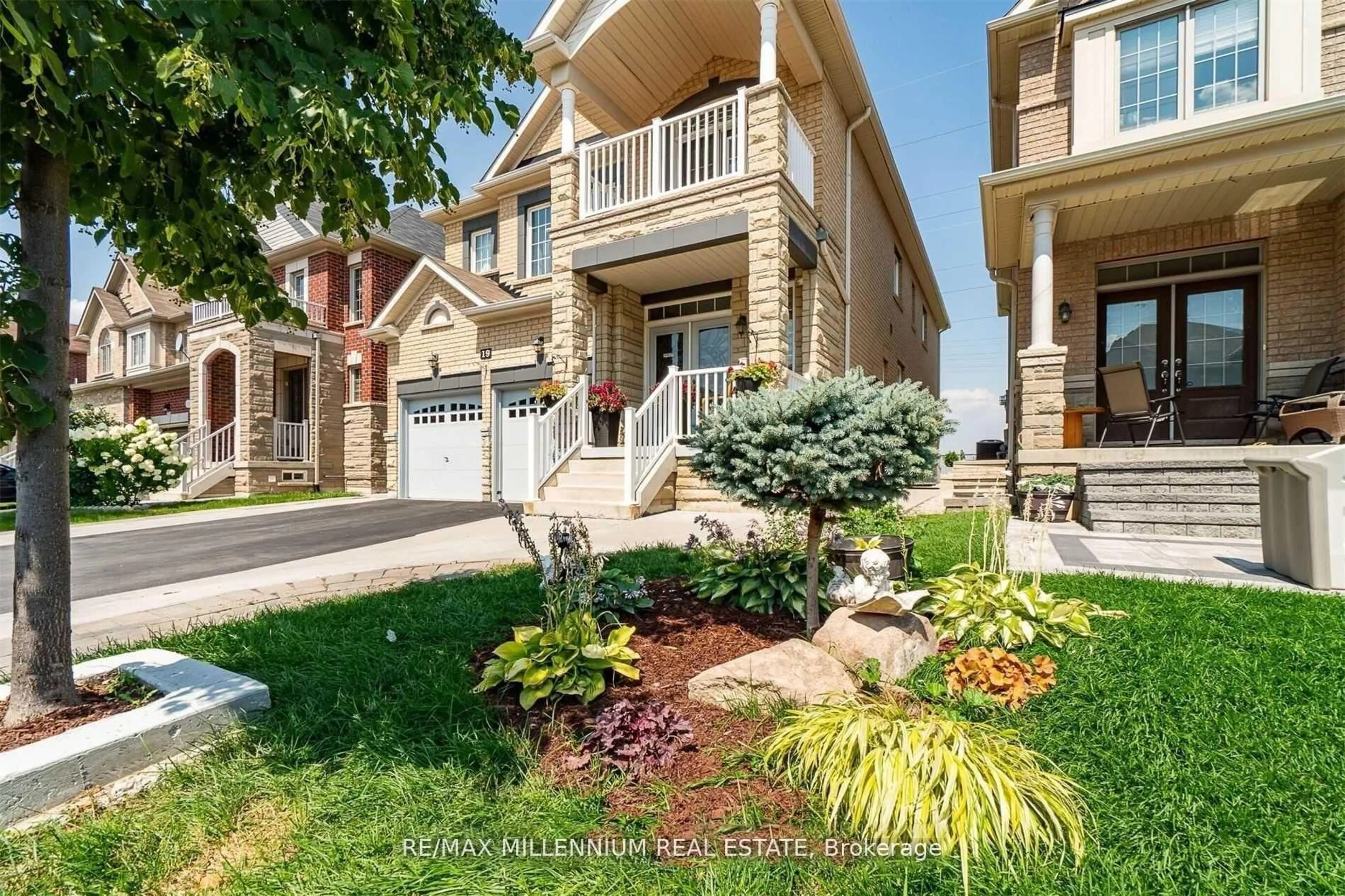 Home with brick exterior material, street for 19 Durango Dr, Brampton Ontario L6X 2Z2