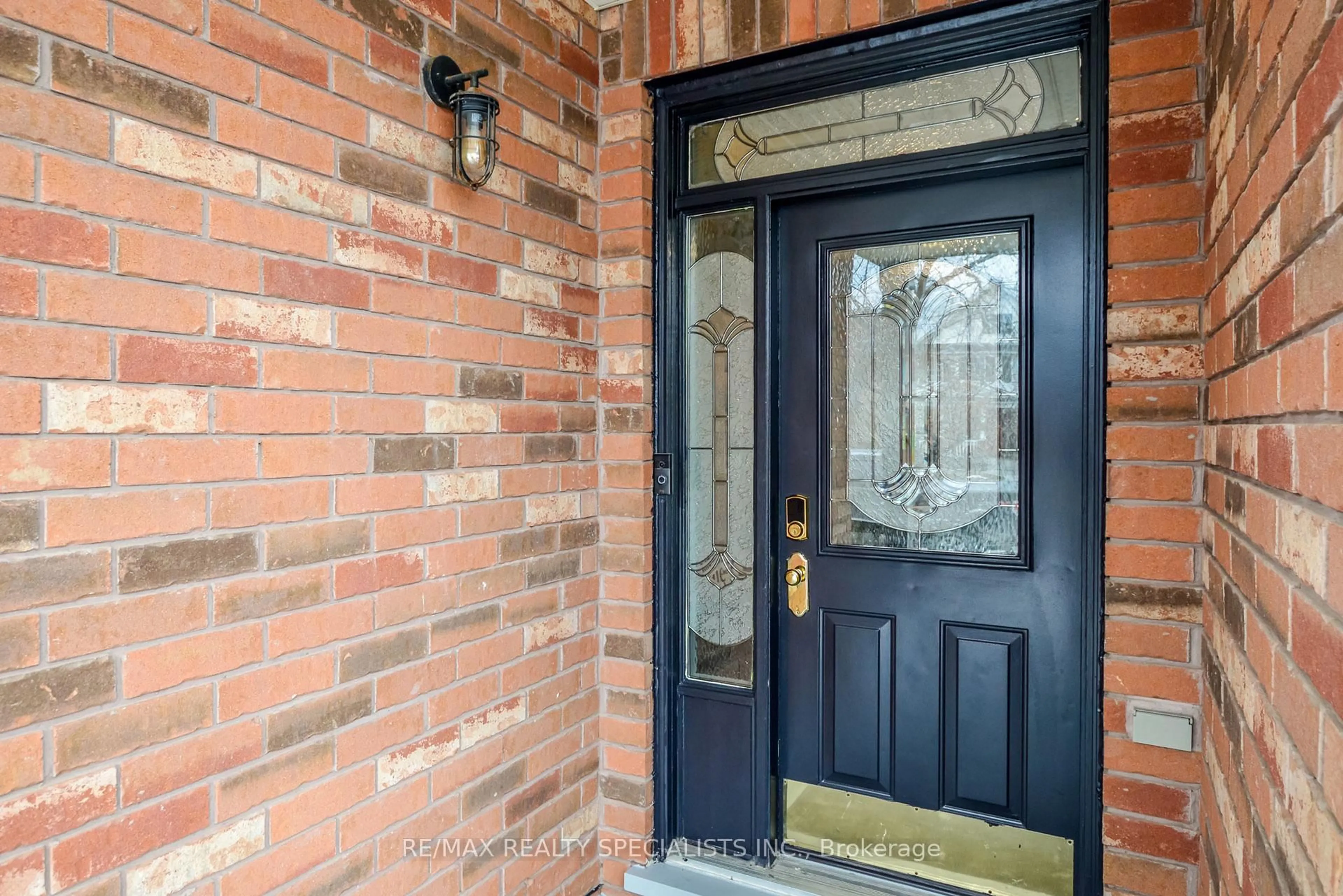 Indoor entryway for 714 TRUDEAU Dr, Milton Ontario L9T 5L3