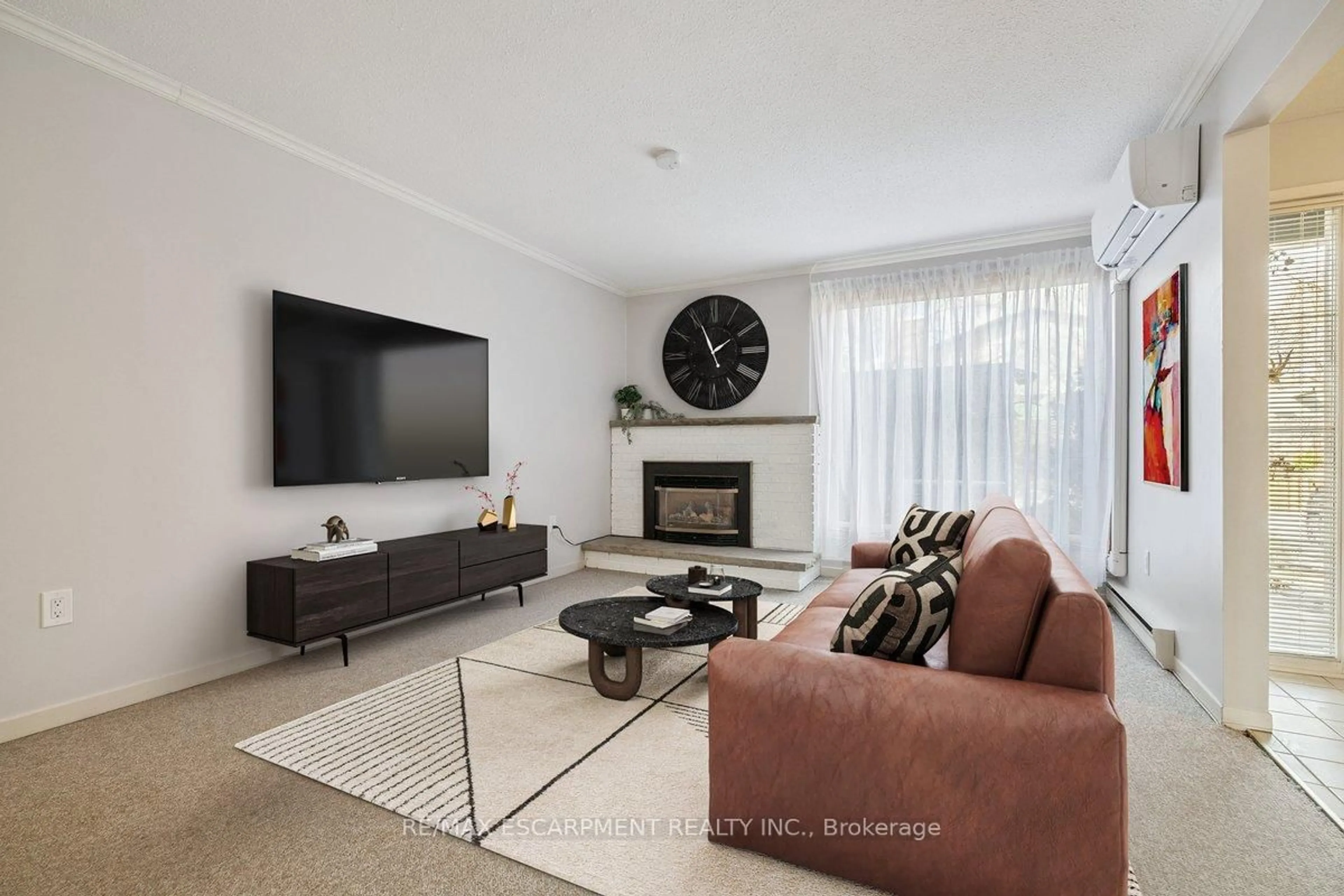Living room with furniture, unknown for 1552 Kerns Rd #4, Burlington Ontario L7P 3A7