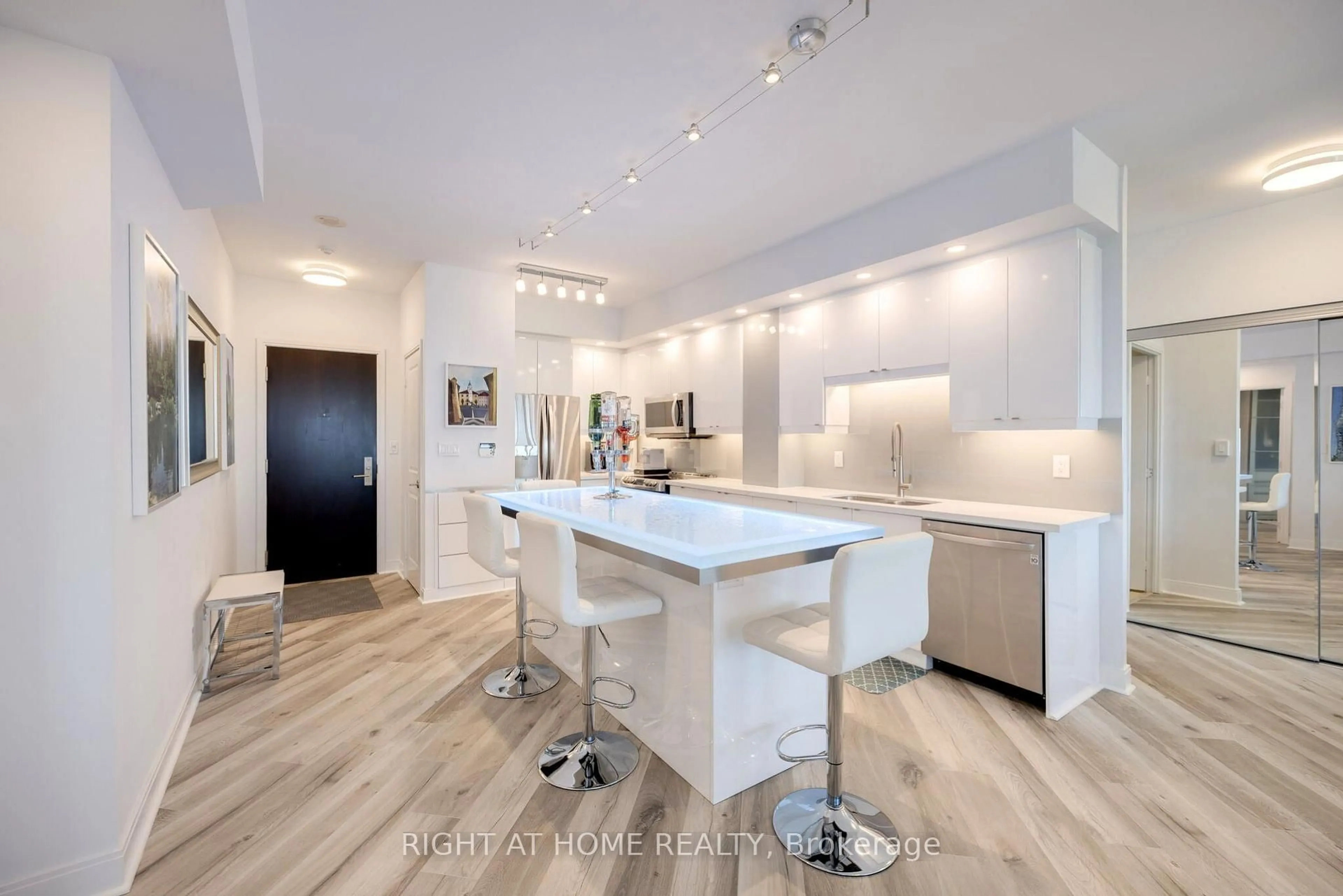 Contemporary kitchen, unknown for 60 Absolute Ave #3601, Mississauga Ontario L4Z 0A9