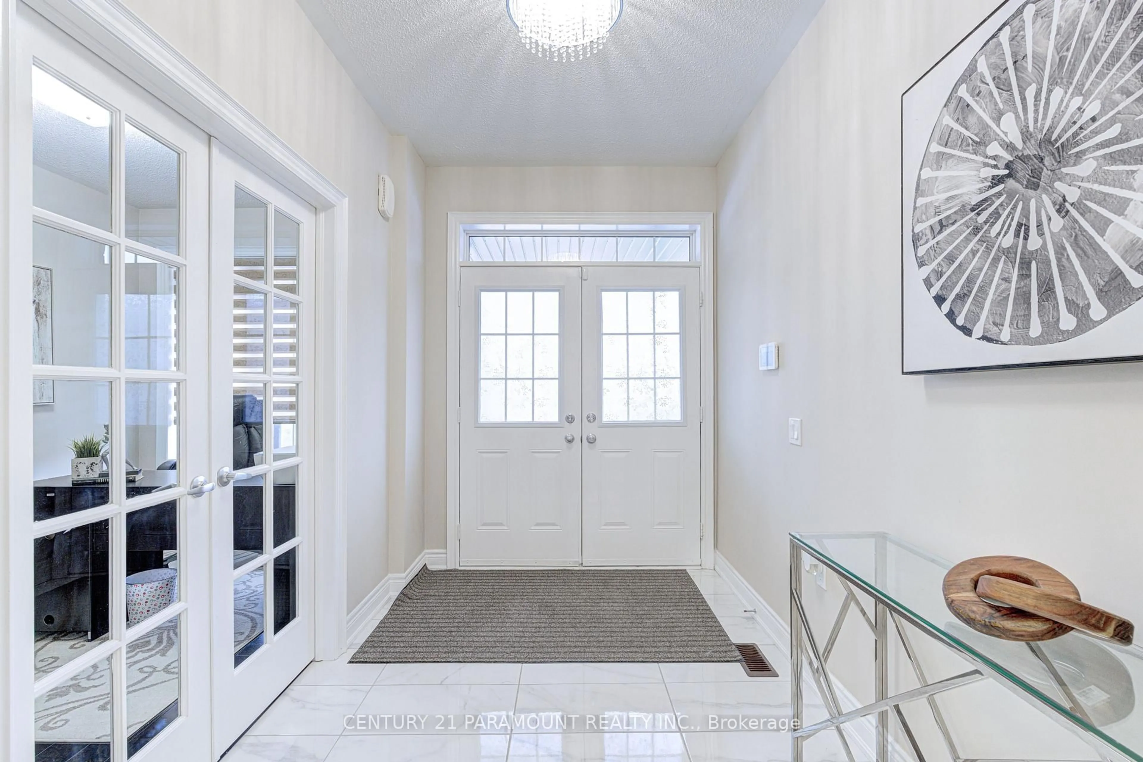 Indoor entryway for 563 Dougall Ave, Caledon Ontario L7C 3Z4
