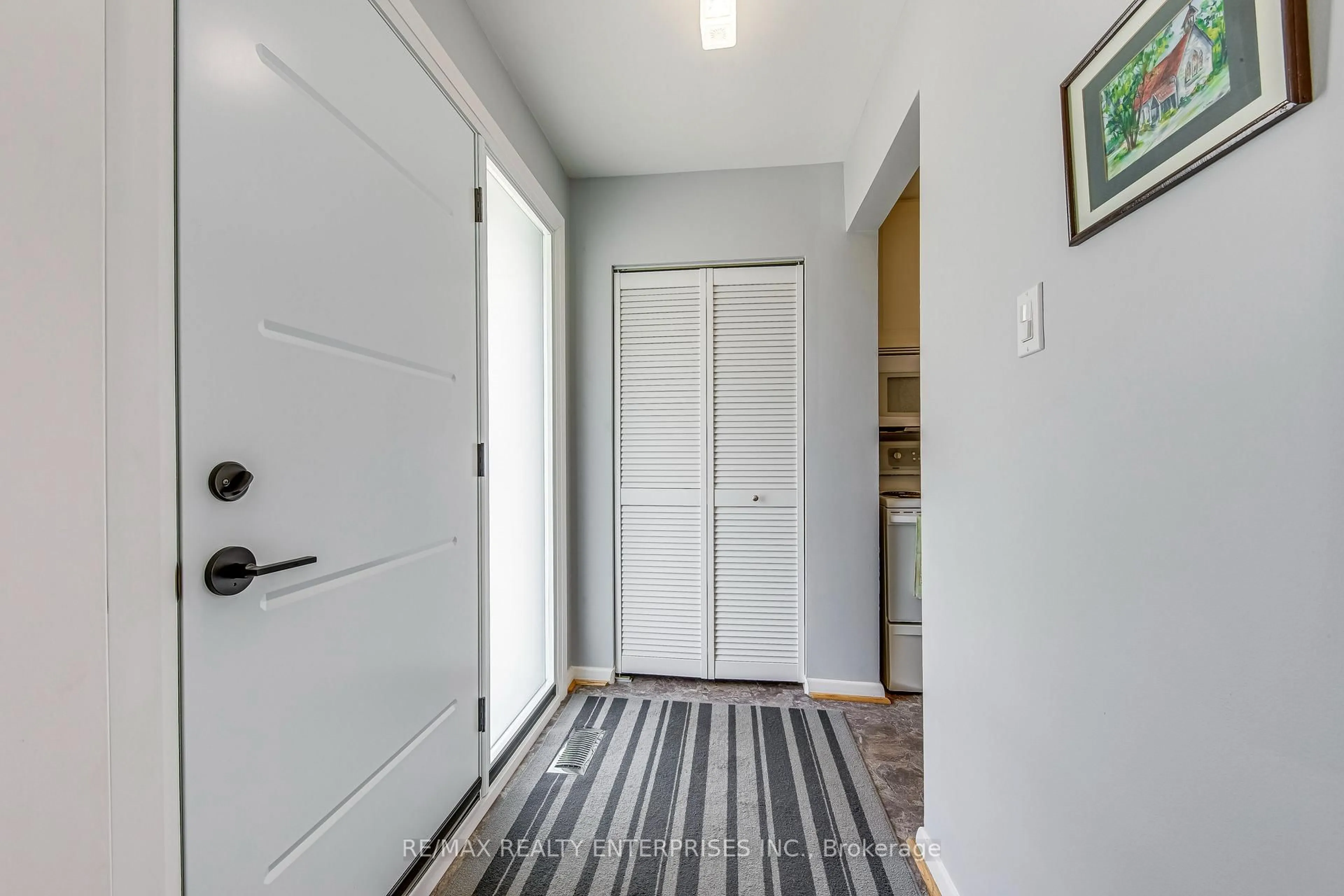 Indoor entryway for 250 Verobeach Blvd, Toronto Ontario M9M 1R6