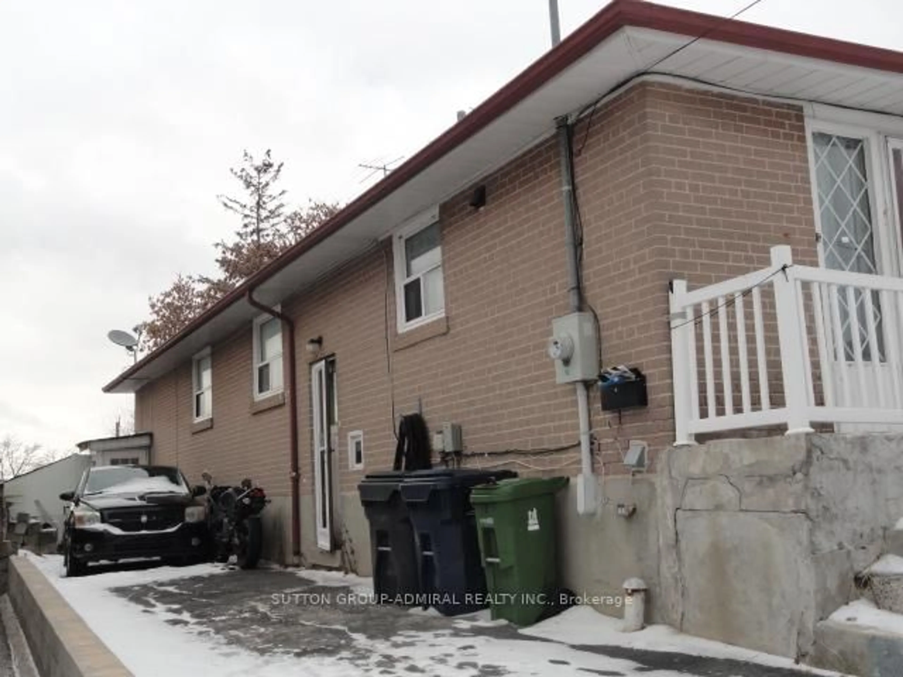 Unknown for 205 St Lucie Dr, Toronto Ontario M9M 1T4