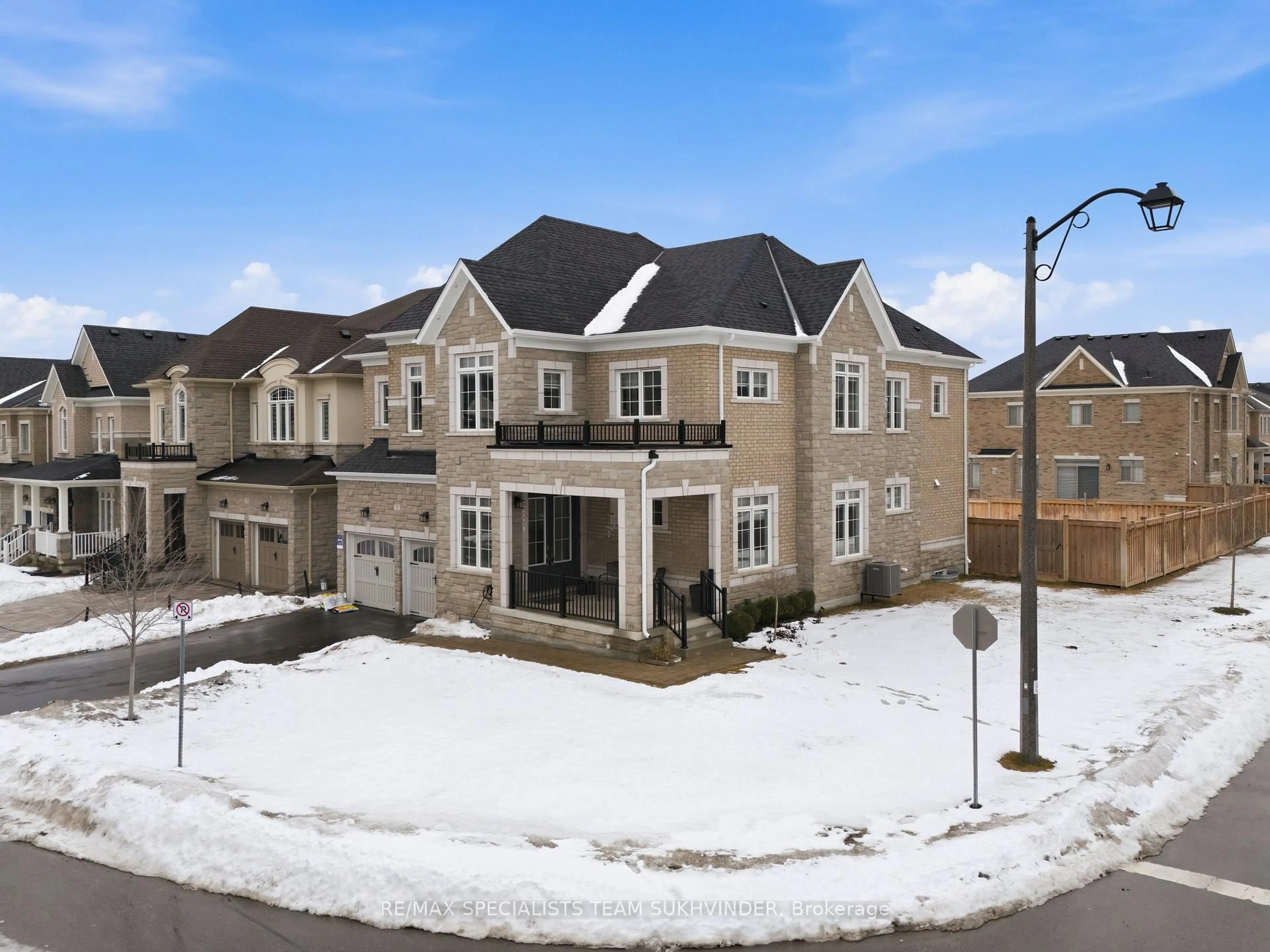 A pic from outside/outdoor area/front of a property/back of a property/a pic from drone, street for 73 Arthur Griffin Cres, Caledon Ontario L7C 4G1