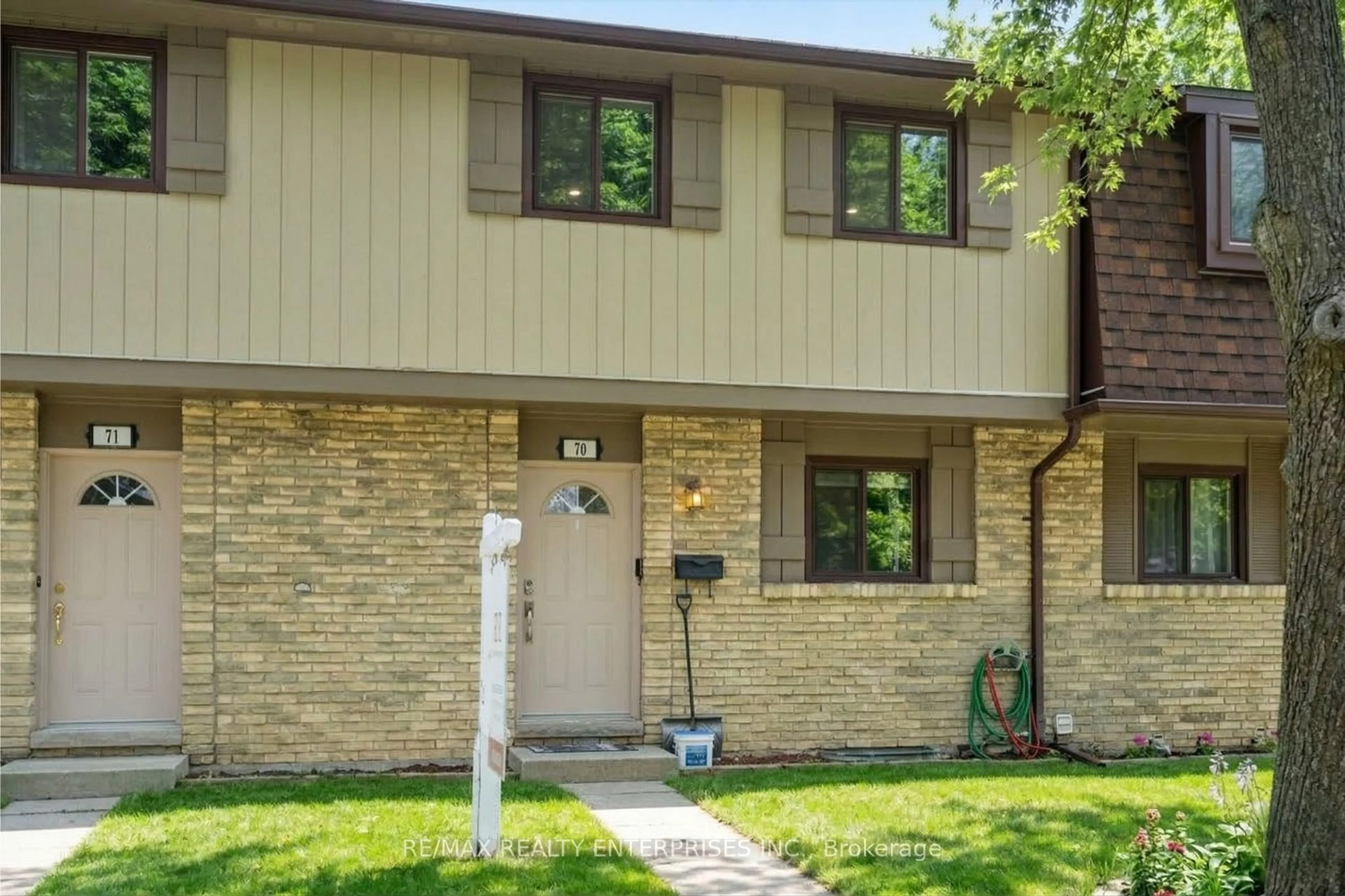 Home with brick exterior material, street for 105 Hansen Rd #70, Brampton Ontario L6V 3C9