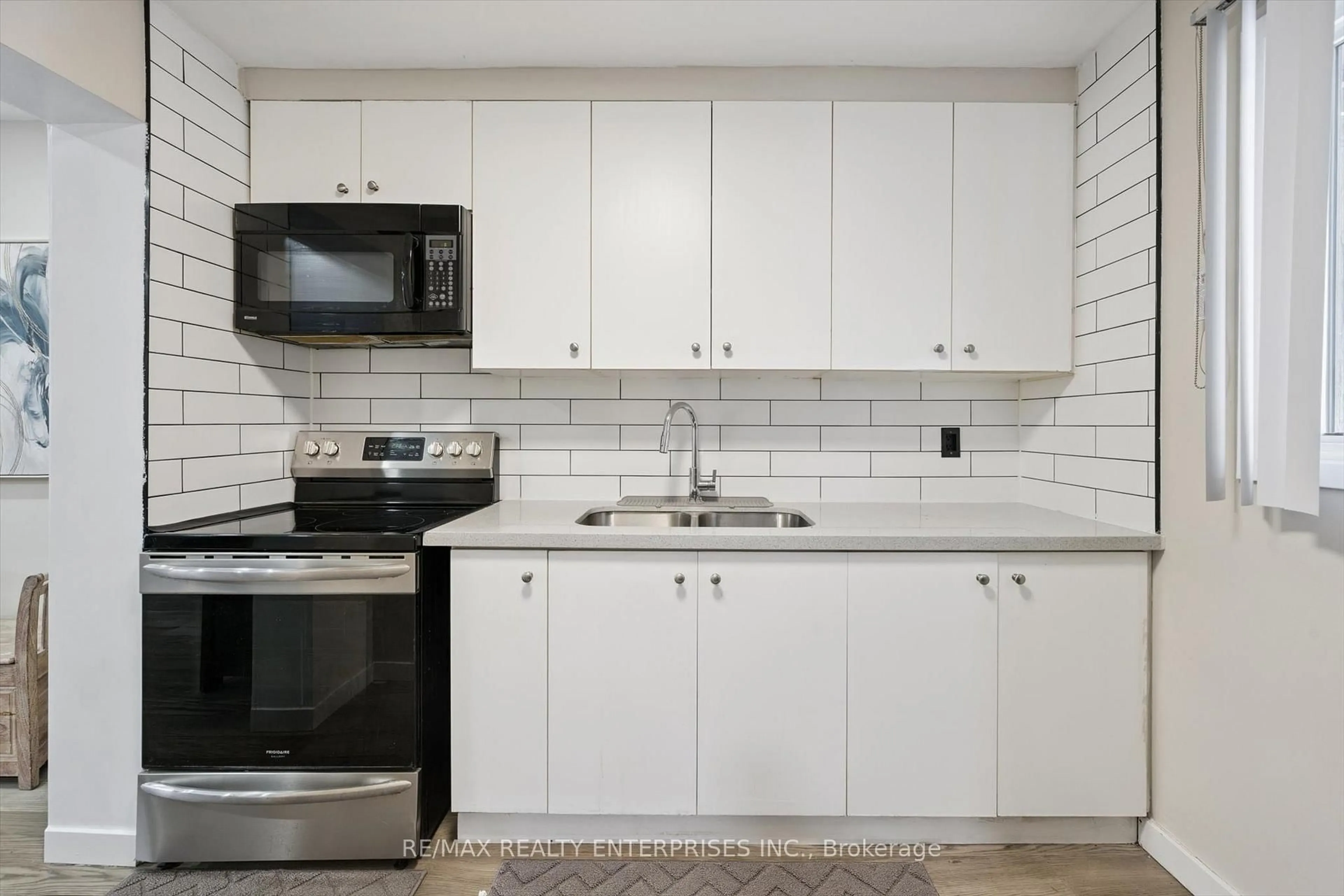 Standard kitchen, ceramic/tile floor for 105 Hansen Rd #70, Brampton Ontario L6V 3C9