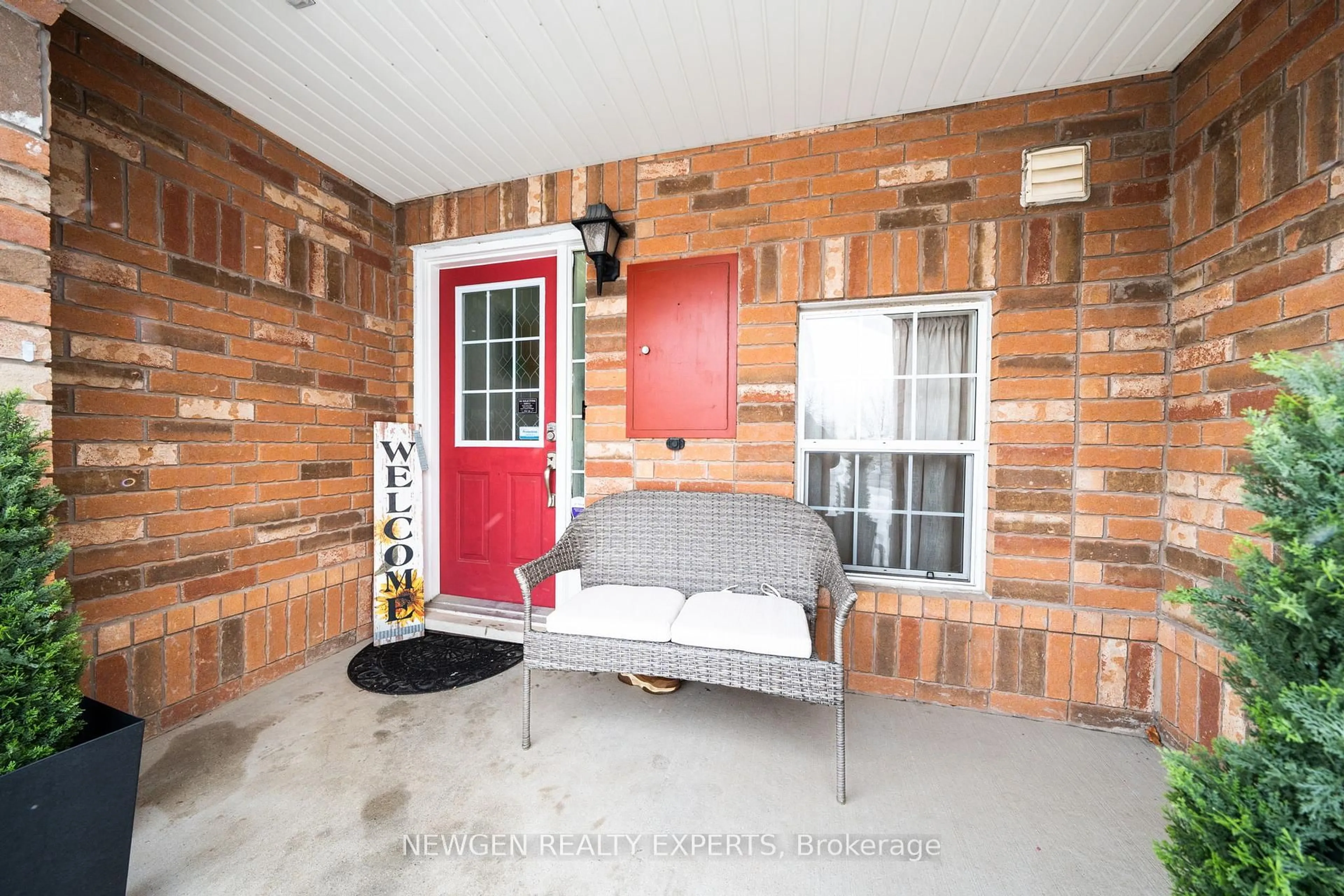 Indoor entryway for 648 Edwards Ave, Milton Ontario L9T 6B2