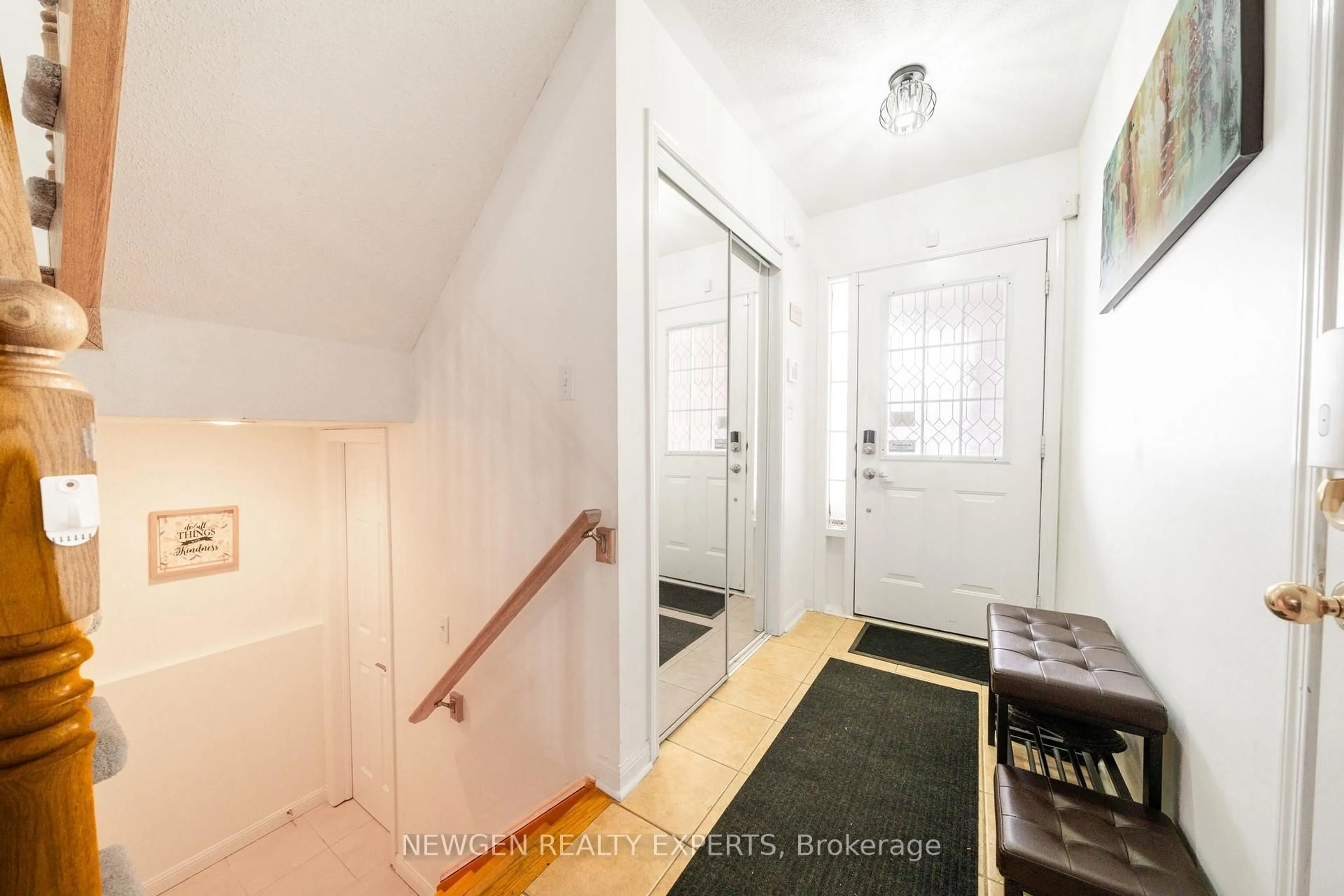 Indoor entryway for 648 Edwards Ave, Milton Ontario L9T 6B2