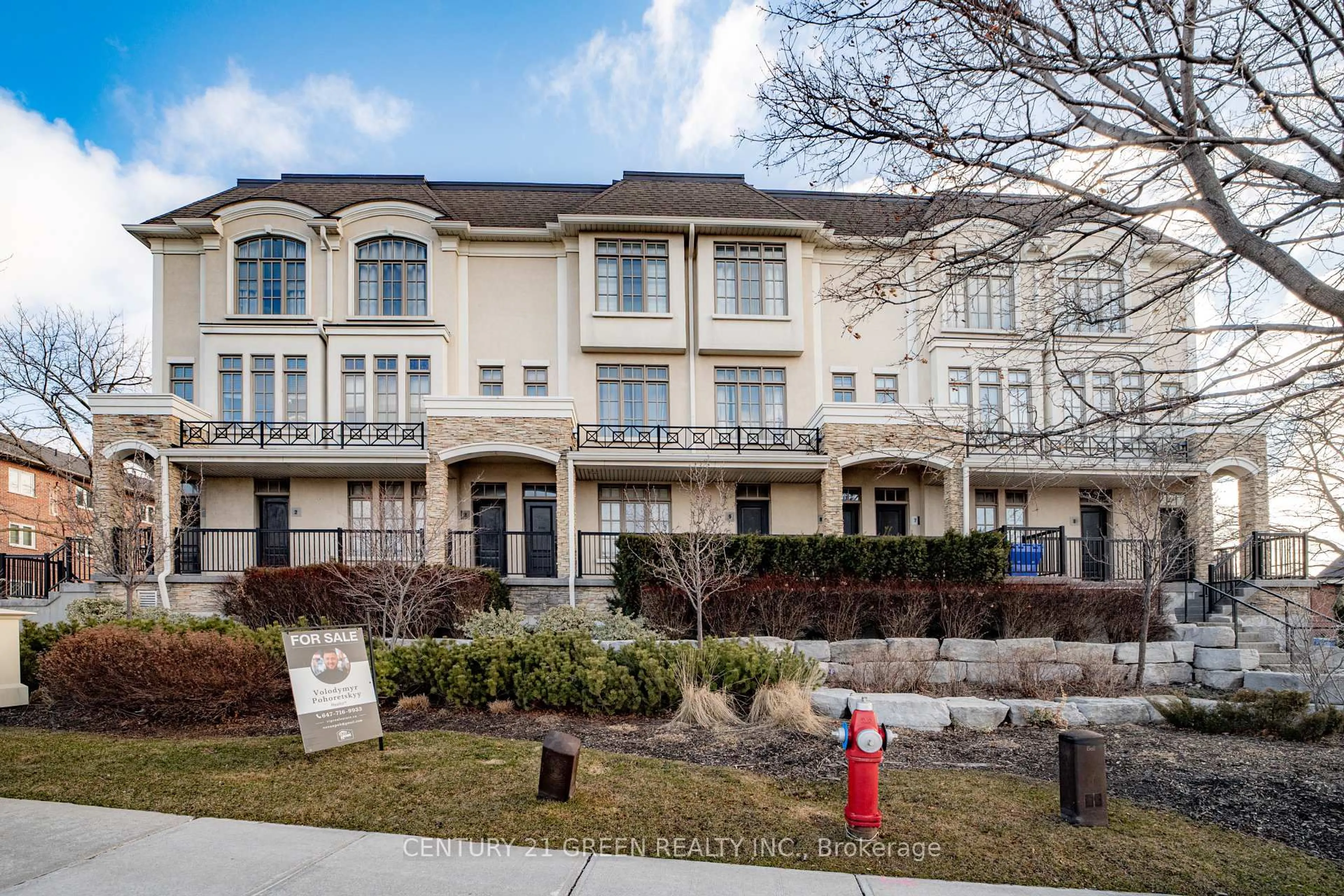 Home with brick exterior material, street for 3071 Cawthra Rd #5, Mississauga Ontario L5A 2X4