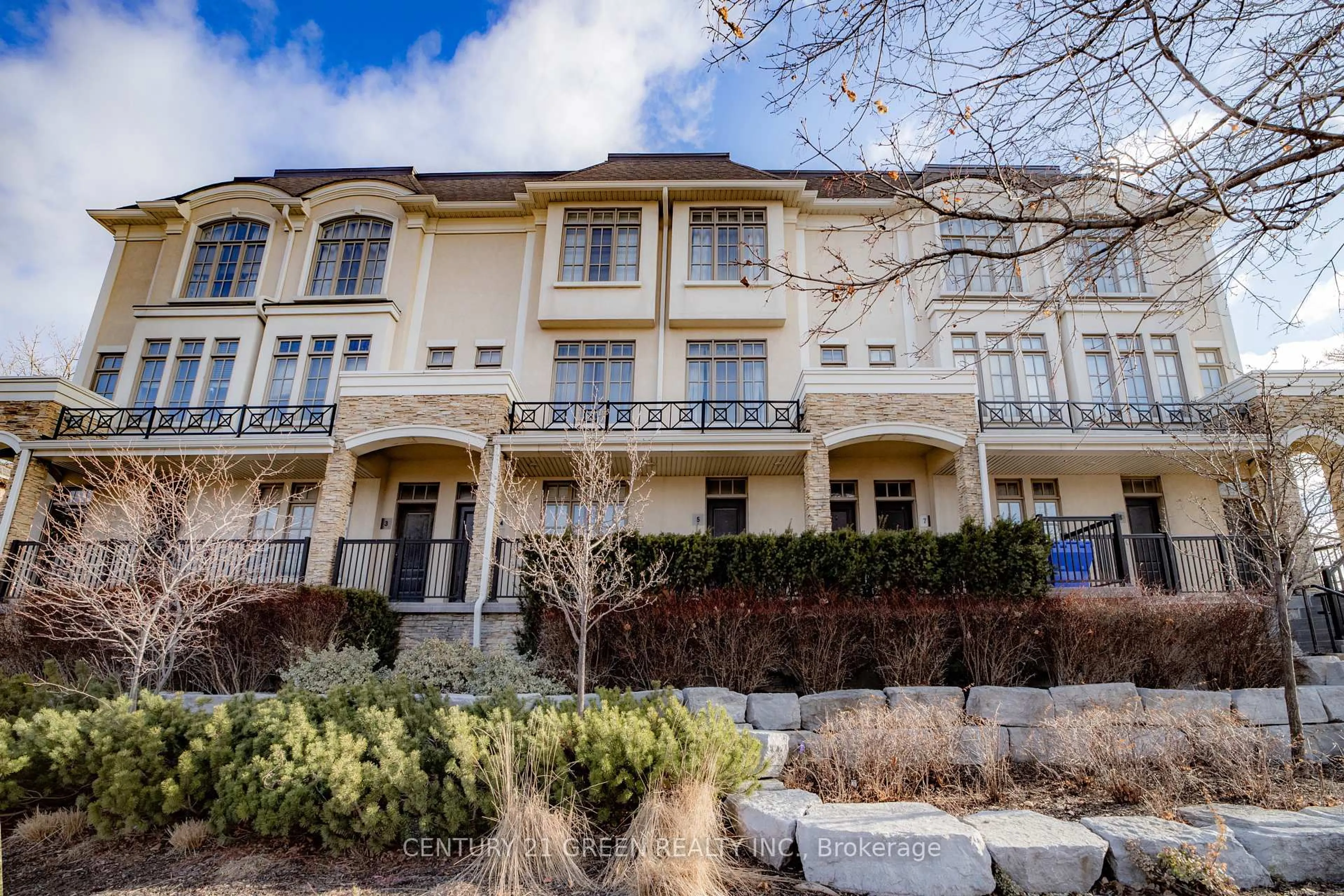 Unknown for 3071 Cawthra Rd #5, Mississauga Ontario L5A 2X4