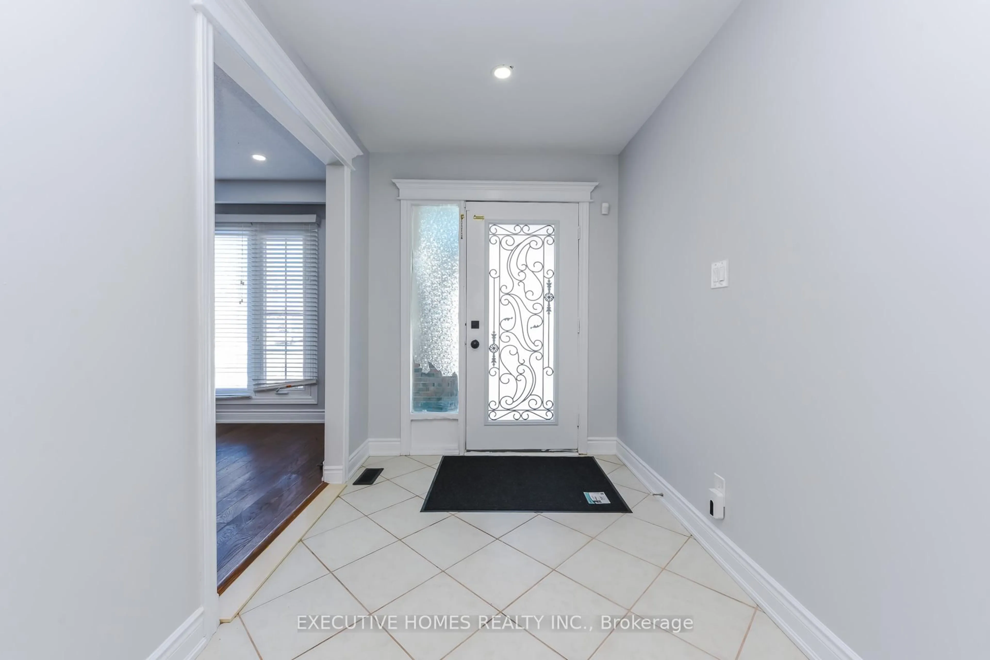 Indoor entryway for 77 Blackthorn Lane, Brampton Ontario L6V 3L1