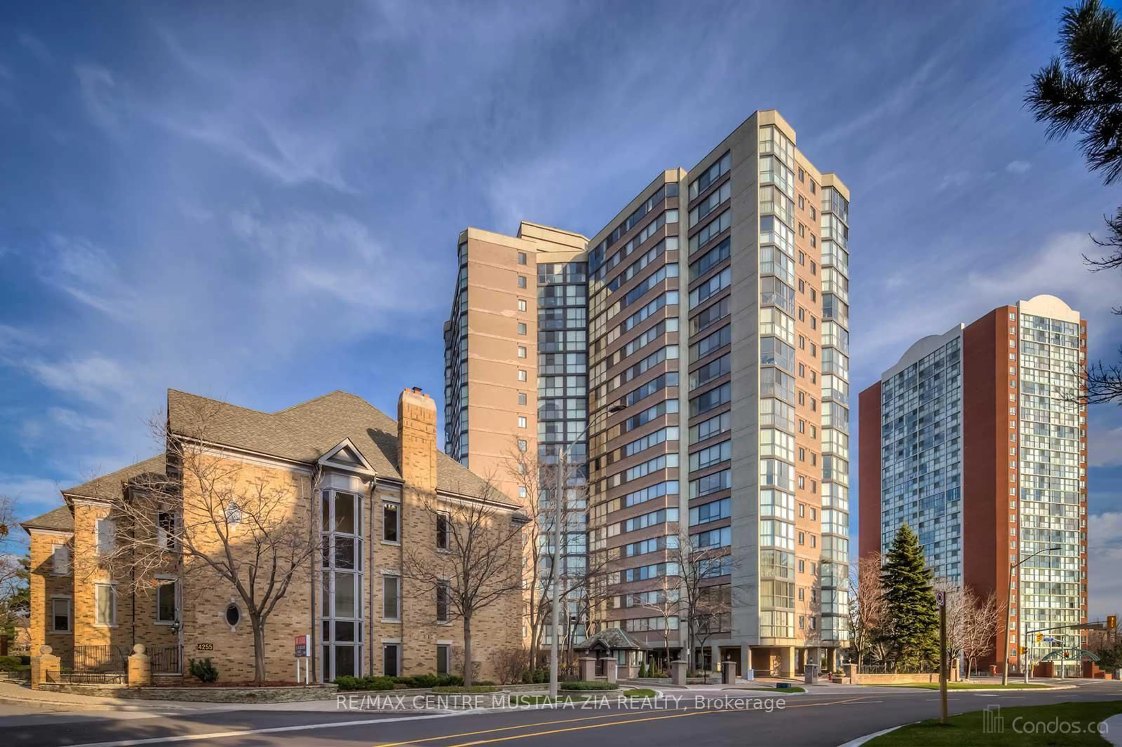 Indoor foyer for 4235 Sherwoodtowne Blvd #1405, Mississauga Ontario L4Z 1W3