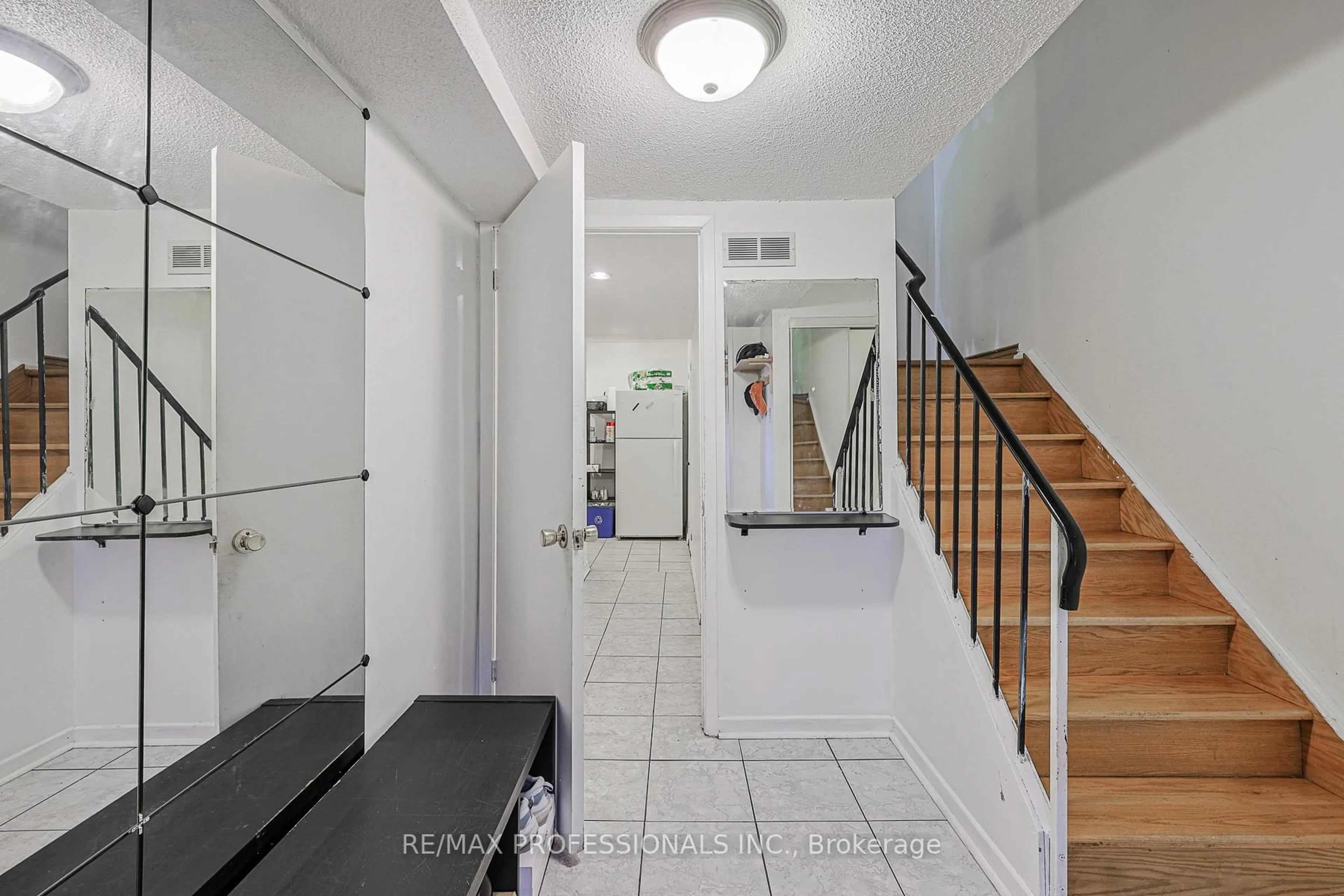 Indoor foyer for 24 Permfield Path, Toronto Ontario M9C 4Y5