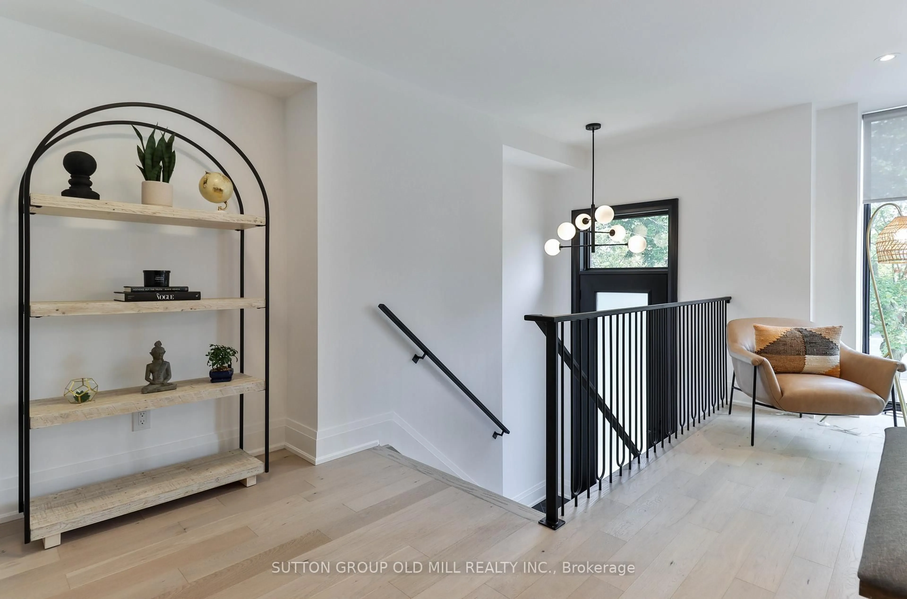Indoor entryway for 216 Delta St, Toronto Ontario M8W 4E6