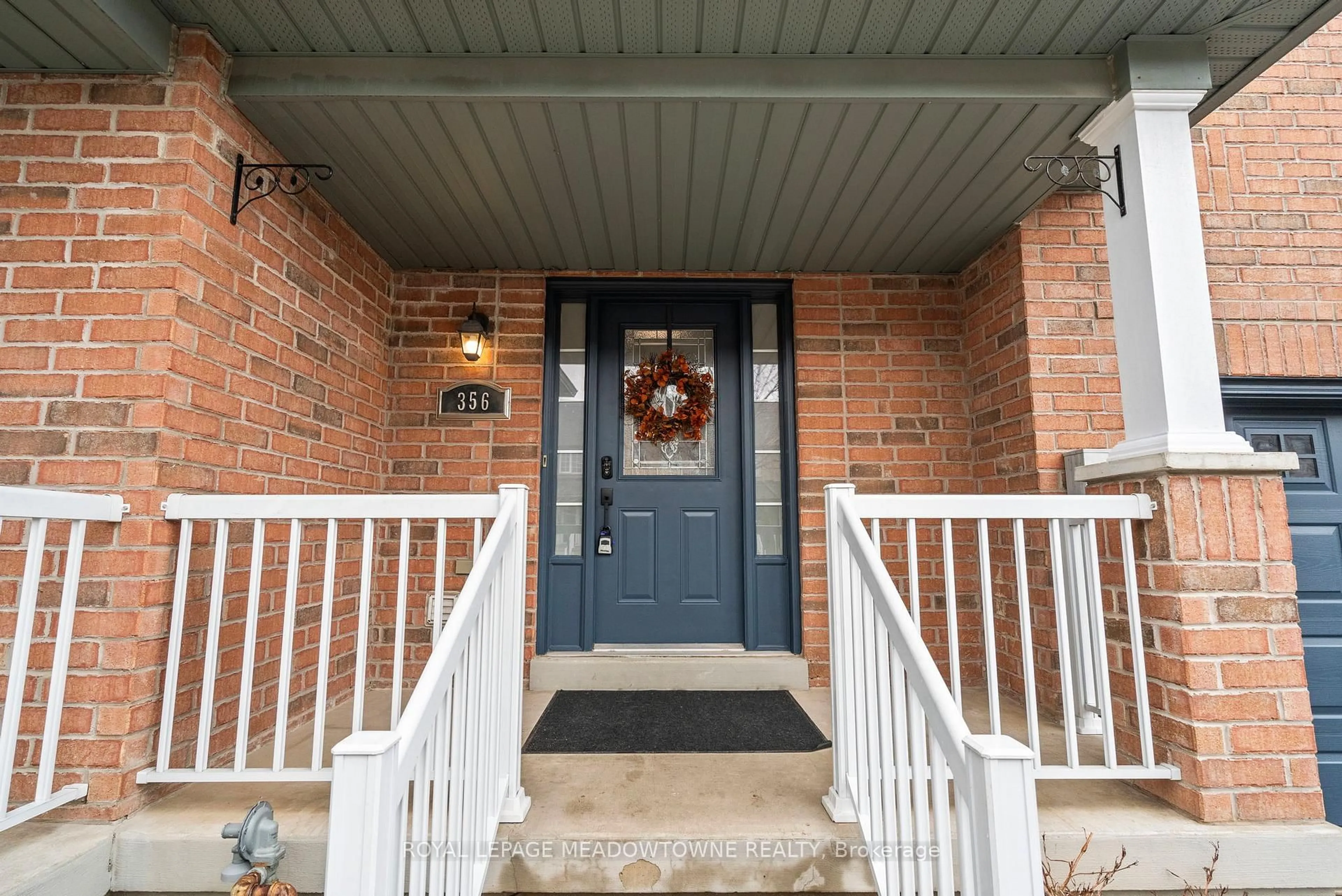 Indoor entryway for 356 Bussel Cres, Milton Ontario L9T 0W5
