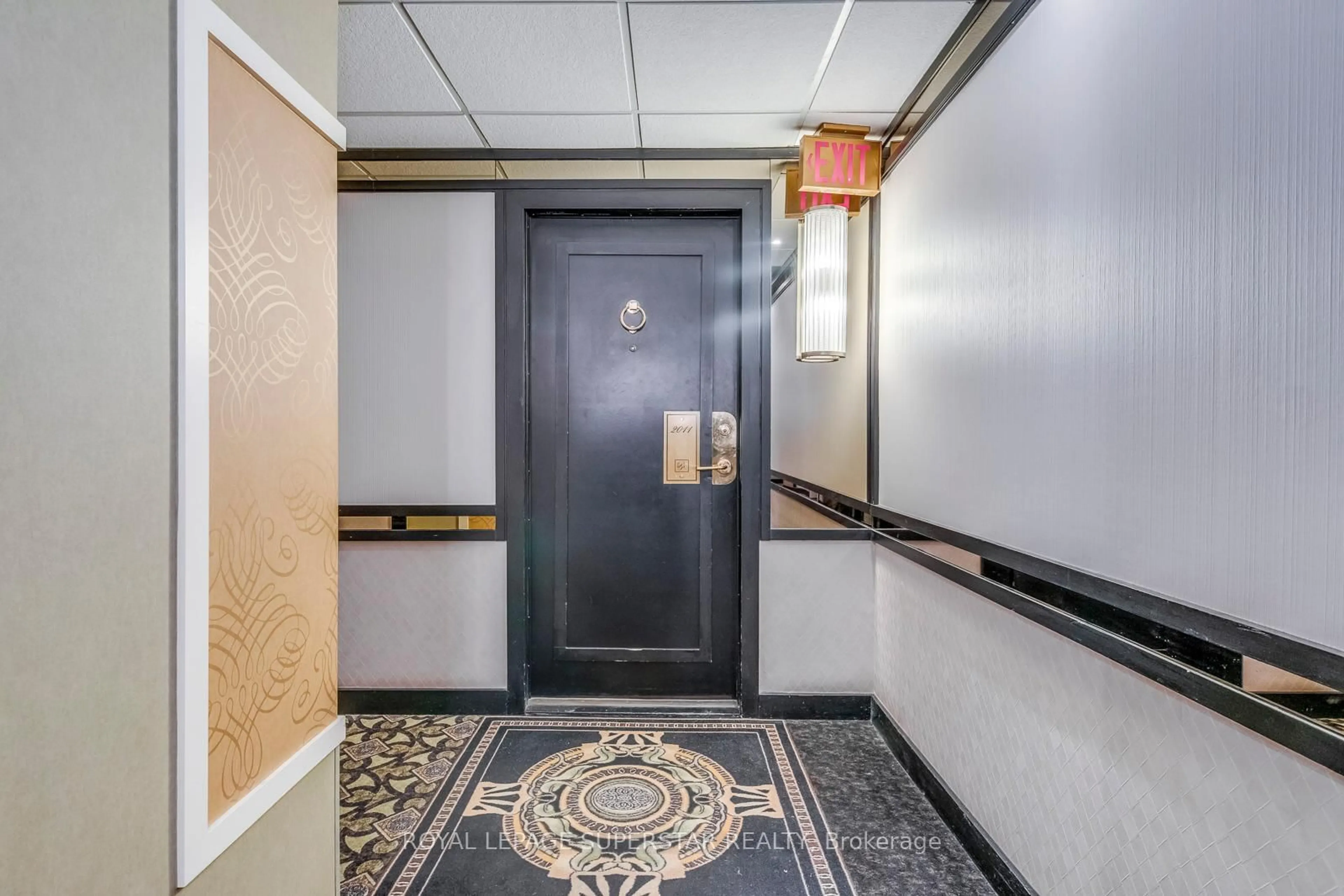 Indoor foyer for 2045 Lakeshore Blvd #2011, Toronto Ontario M8V 2Z6