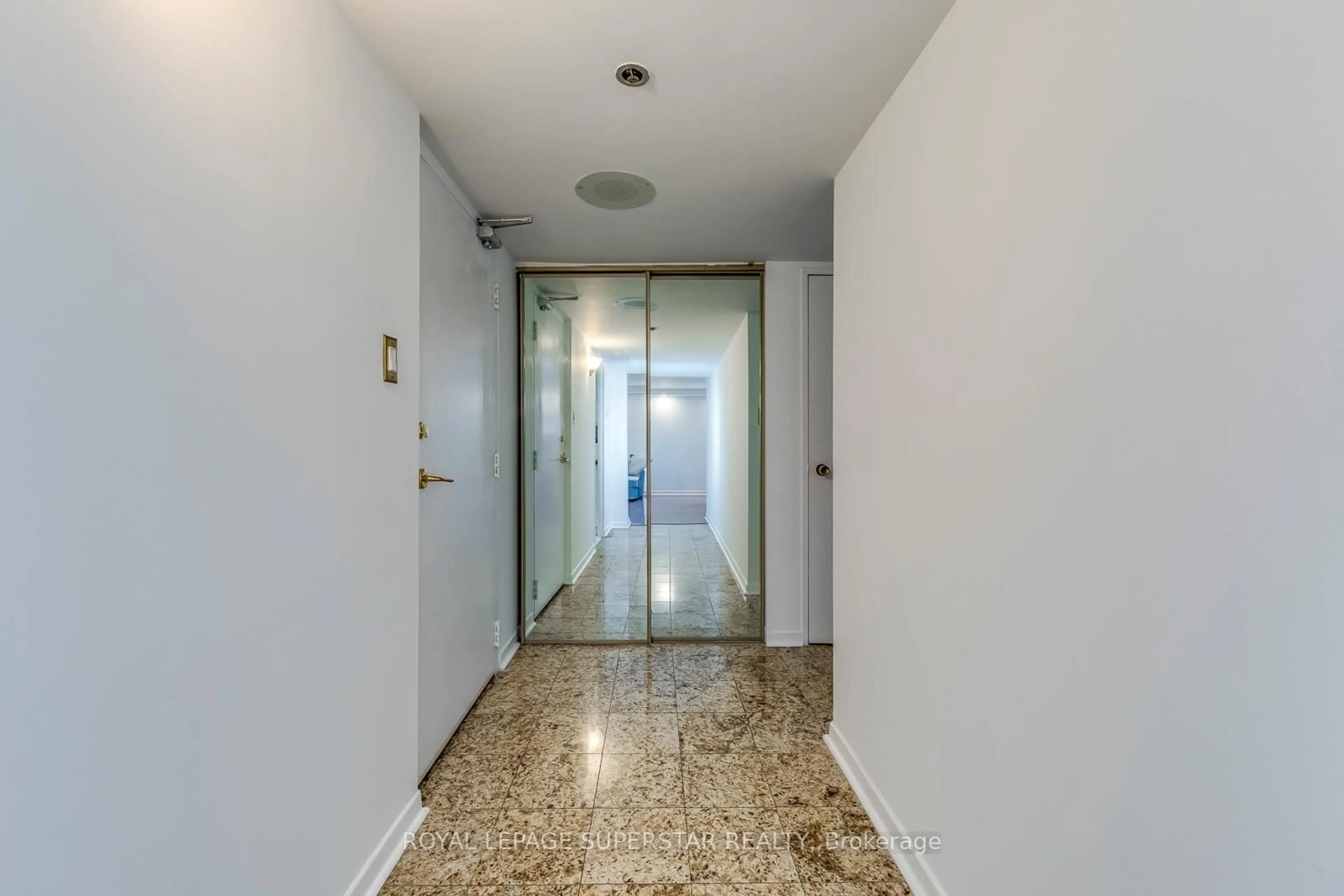 Indoor foyer for 2045 Lakeshore Blvd #2011, Toronto Ontario M8V 2Z6