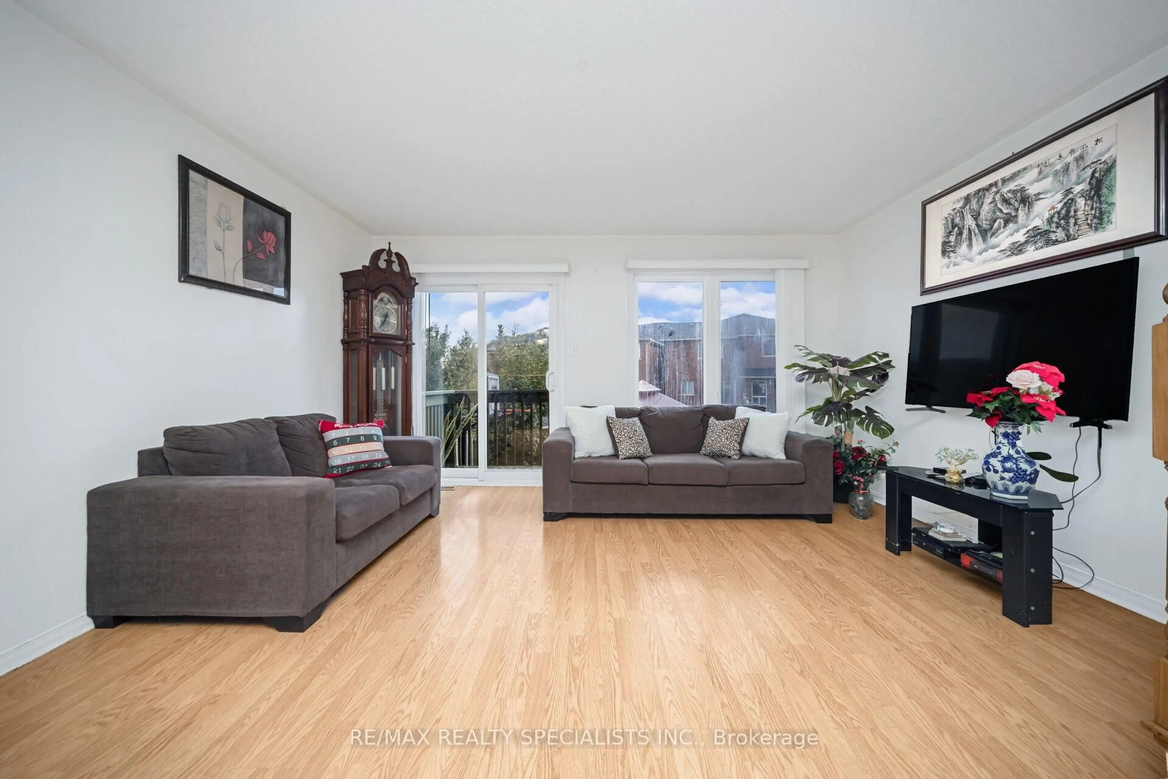Living room with furniture, wood/laminate floor for 43 Rockgarden Tr, Brampton Ontario L6R 3M9