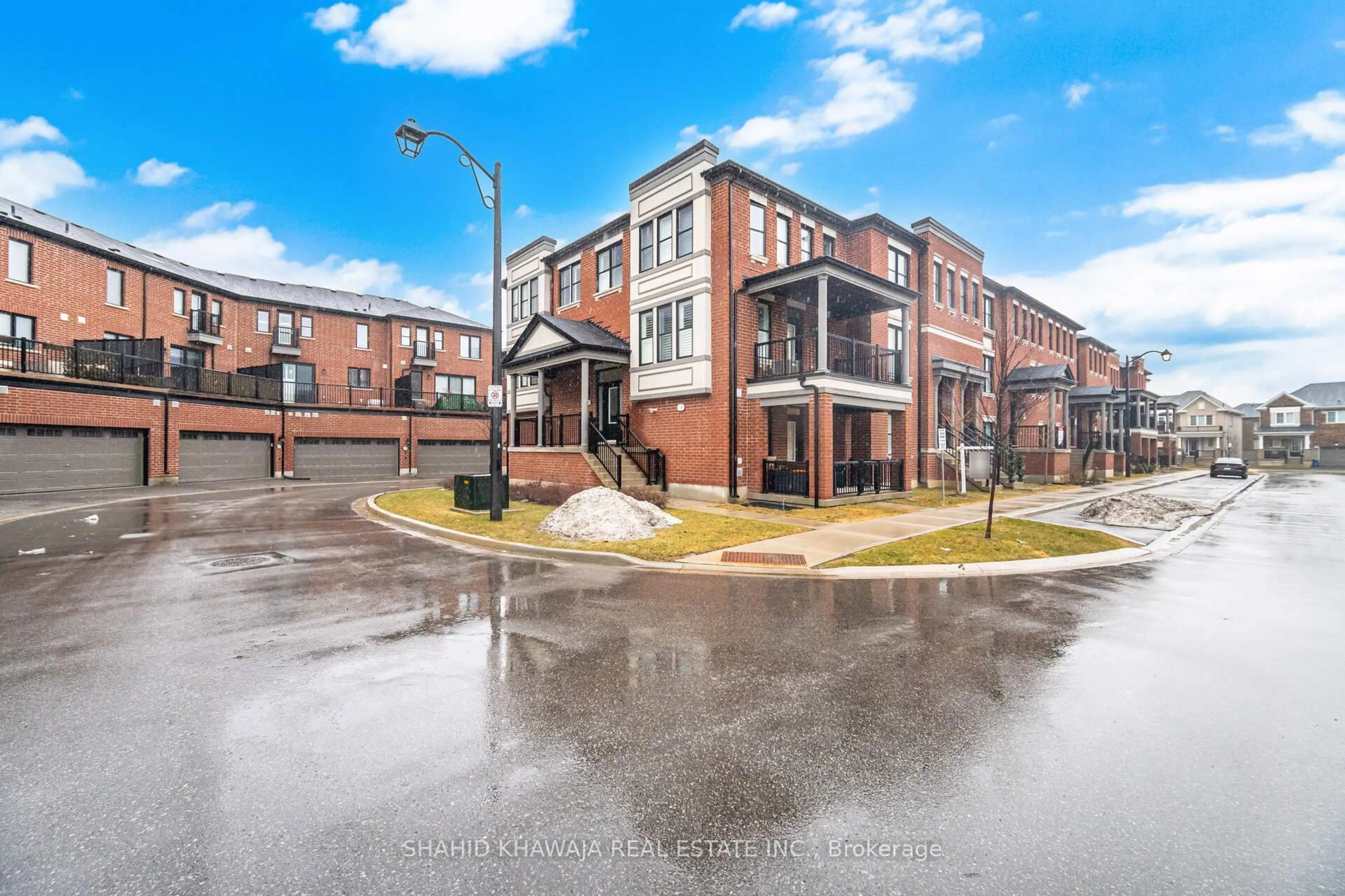 A pic from outside/outdoor area/front of a property/back of a property/a pic from drone, street for 975 Whitlock Ave #17, Milton Ontario L9E 1S9