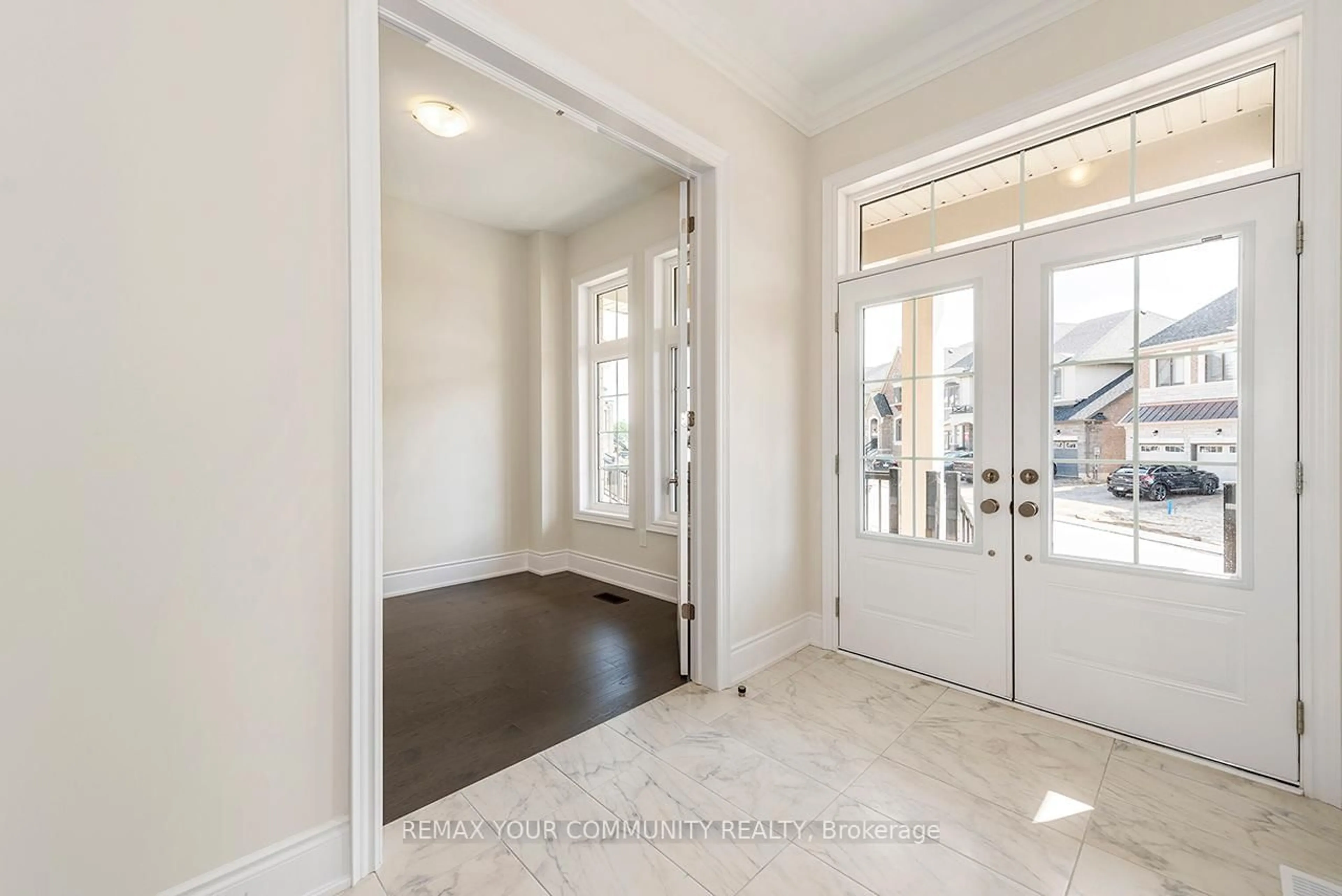 Indoor entryway for 73 James Walker Ave, Caledon Ontario L4C 4N1