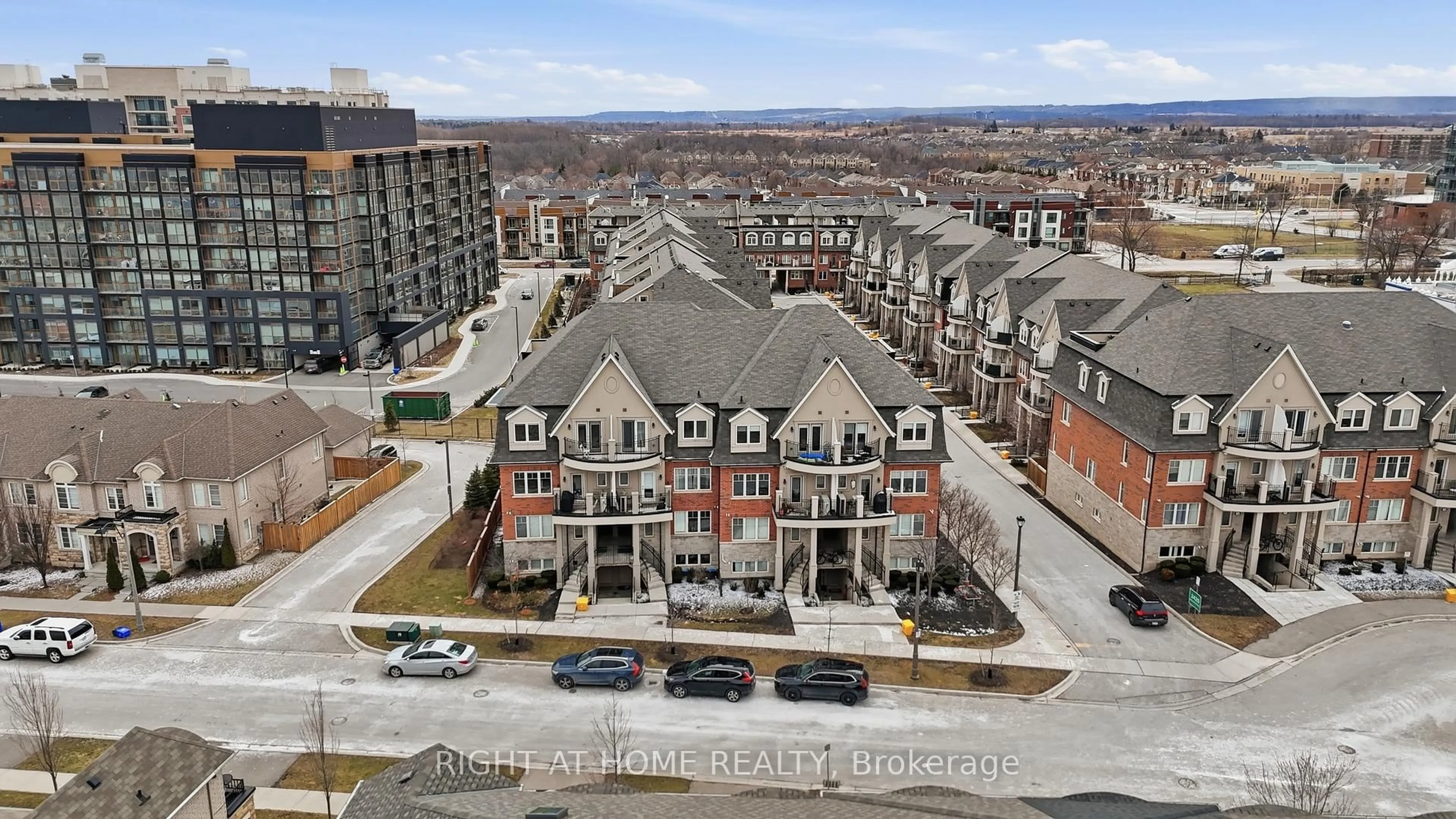 A pic from outside/outdoor area/front of a property/back of a property/a pic from drone, city buildings view from balcony for 2420 Baronwood Dr #20-04, Oakville Ontario L6M 0X6