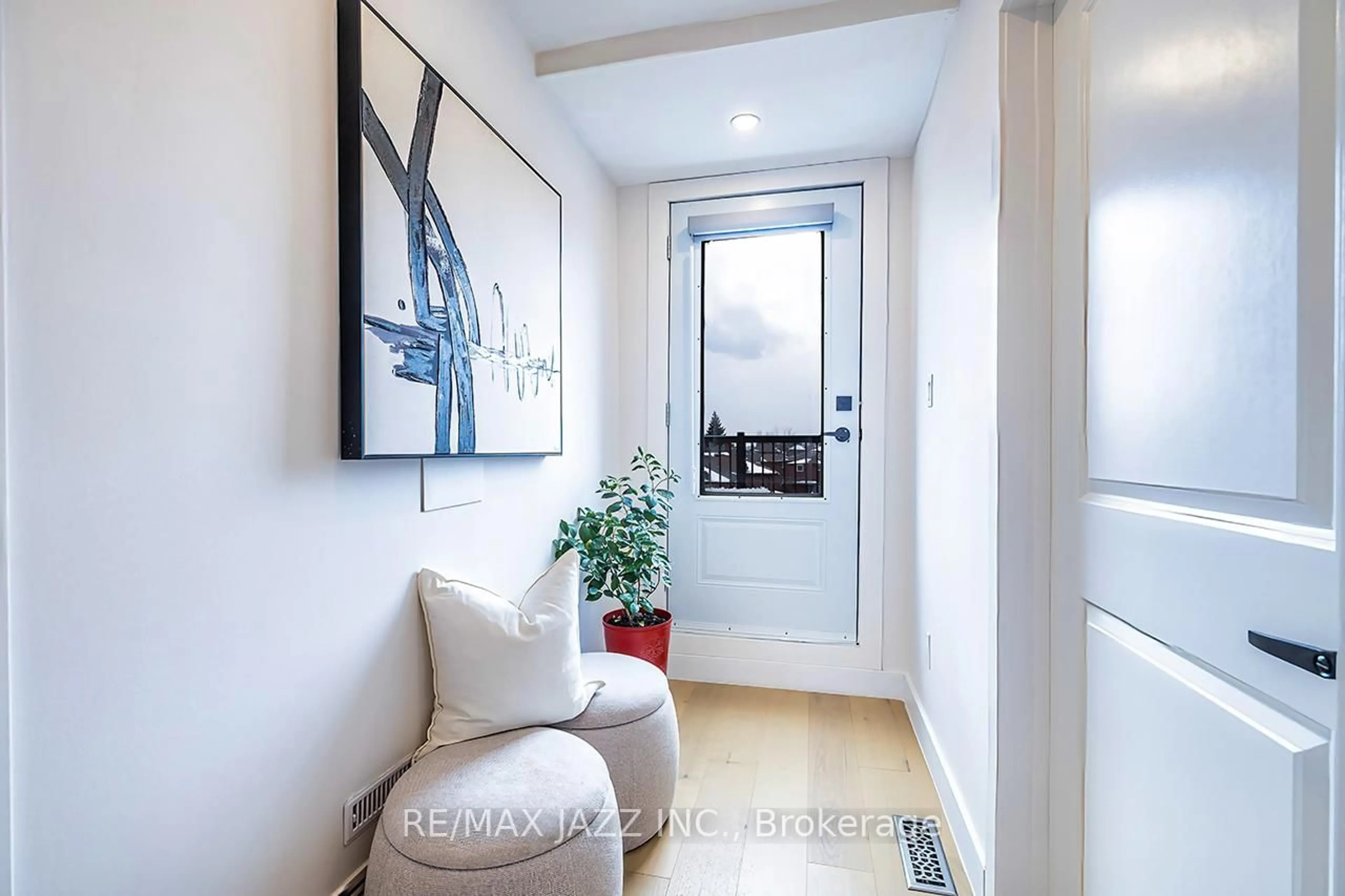 Indoor entryway for 76 Haverson Blvd, Toronto Ontario M6M 3J9