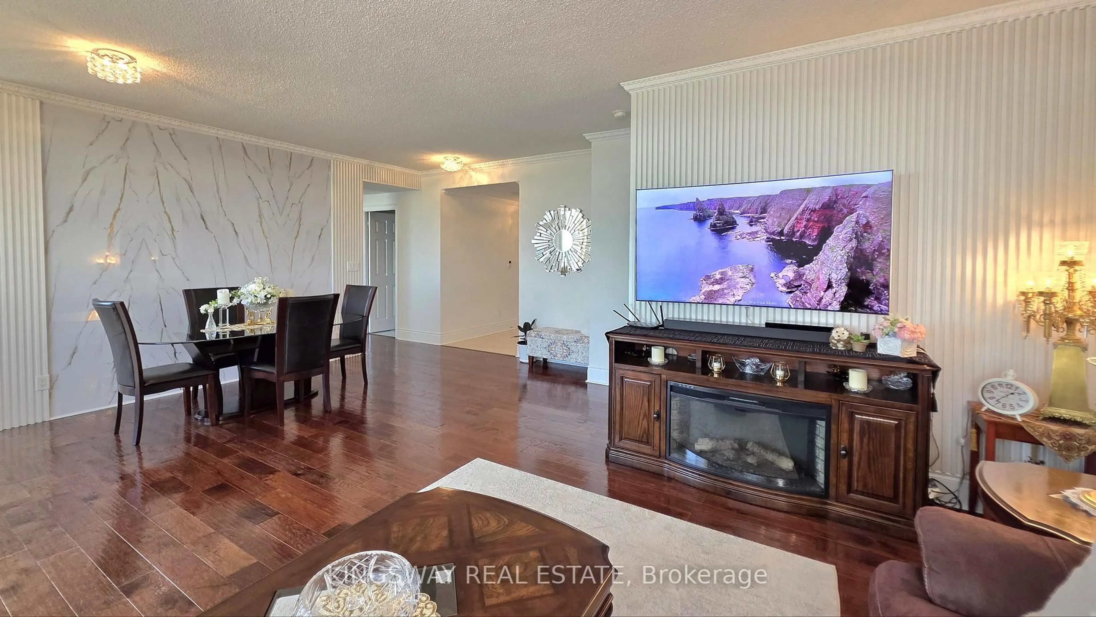 Unknown for 3880 Duke Of York Blvd #3009, Mississauga Ontario L5B 4M7