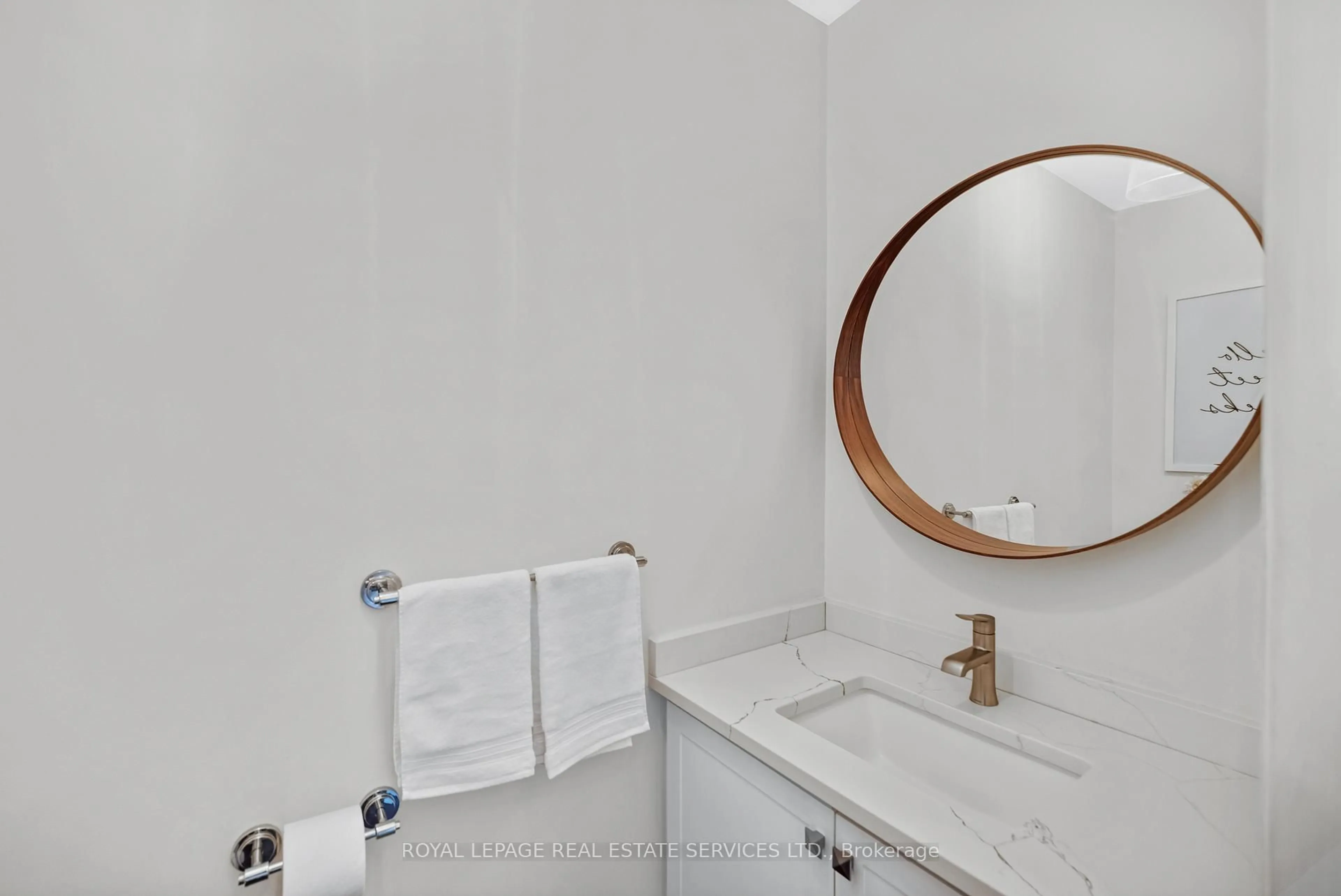 Standard bathroom, unknown for 1824 McCoy Ave, Burlington Ontario L7L 7M1