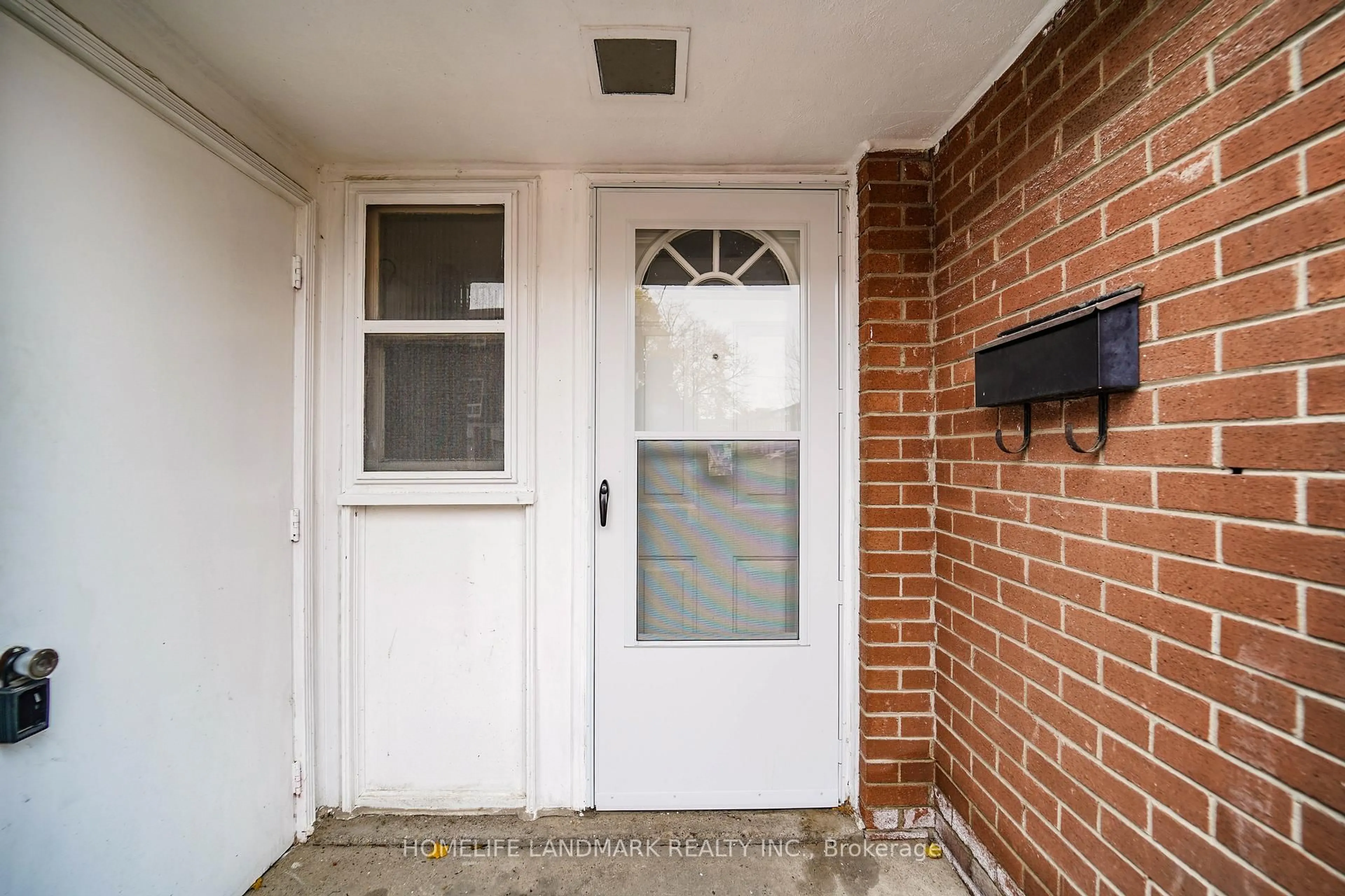 Indoor entryway for 6452 Finch Ave #147, Toronto Ontario M9V 1T4