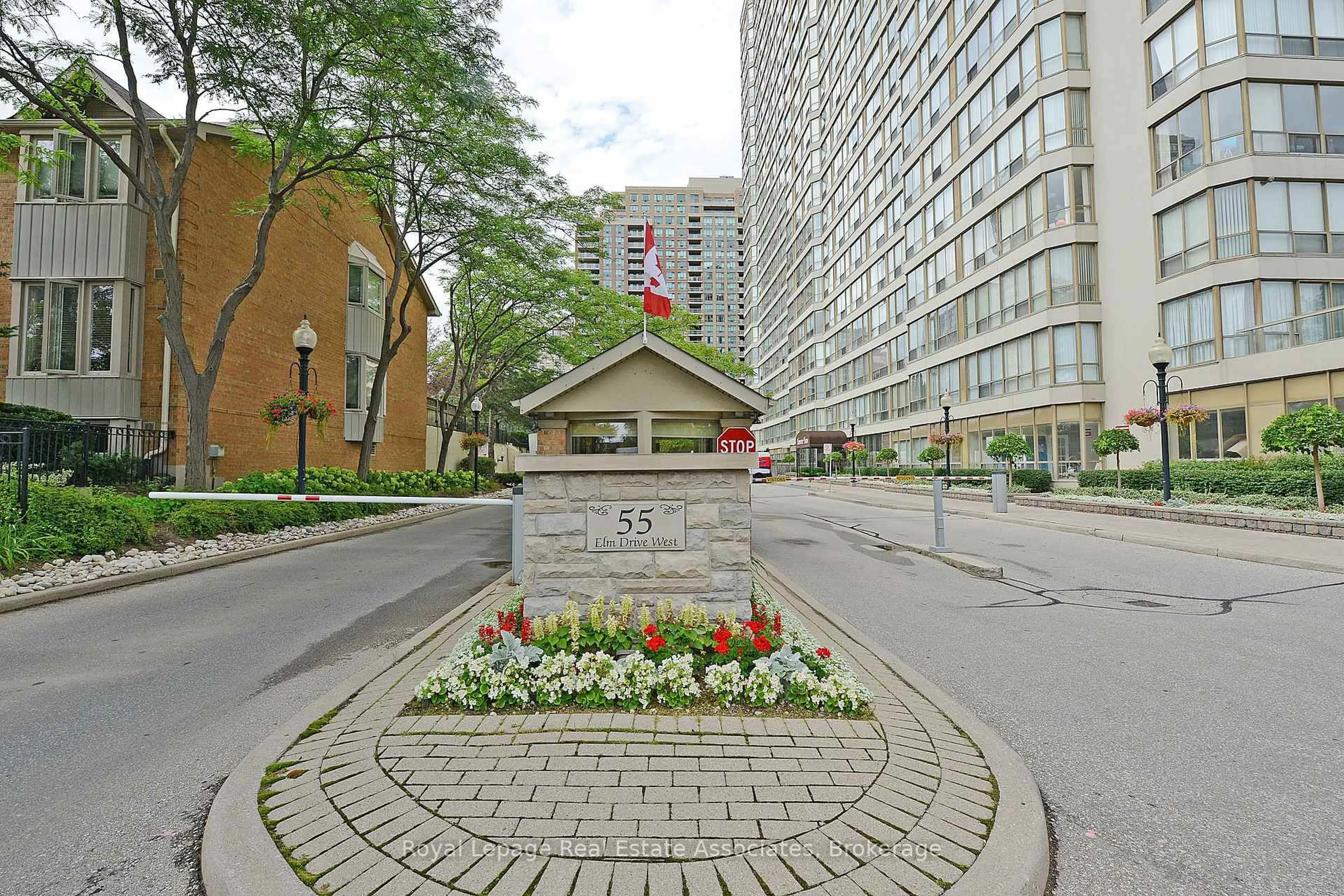 Patio, street for 55 Elm Dr #501, Mississauga Ontario L5B 3Z3