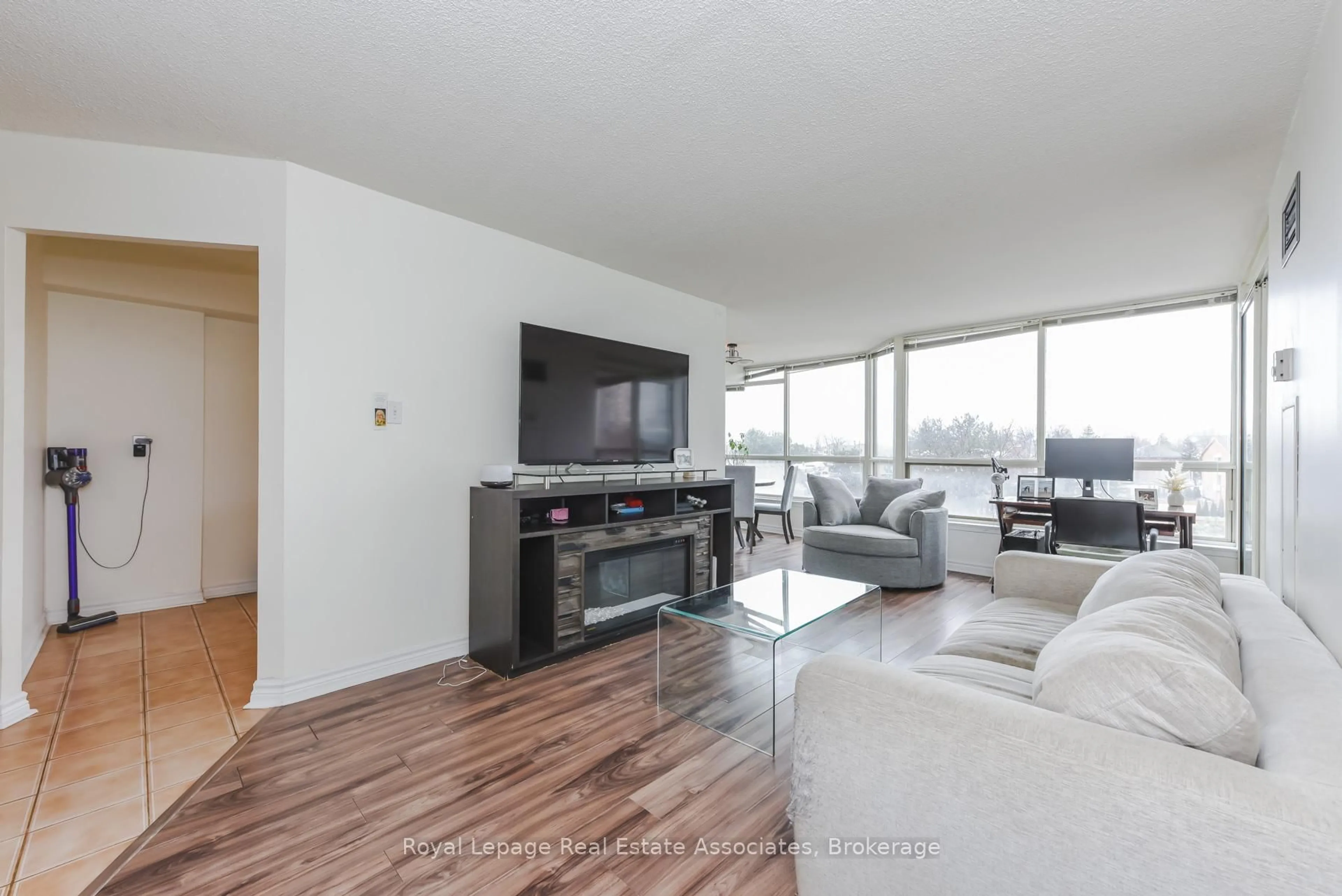 Living room with furniture, wood/laminate floor for 55 Elm Dr #501, Mississauga Ontario L5B 3Z3