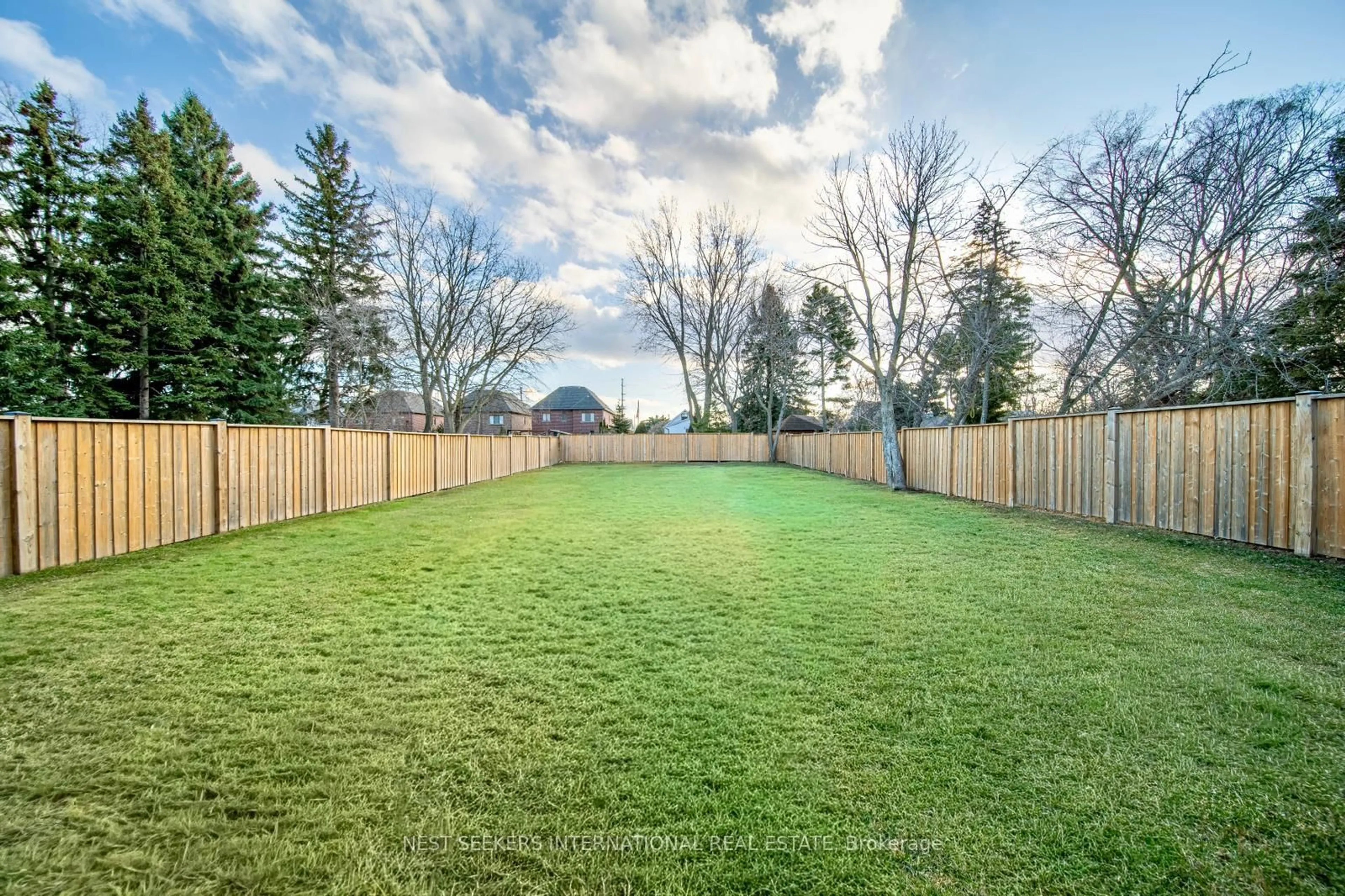 Unknown for 1088 Orchard Rd, Mississauga Ontario L5E 2N9