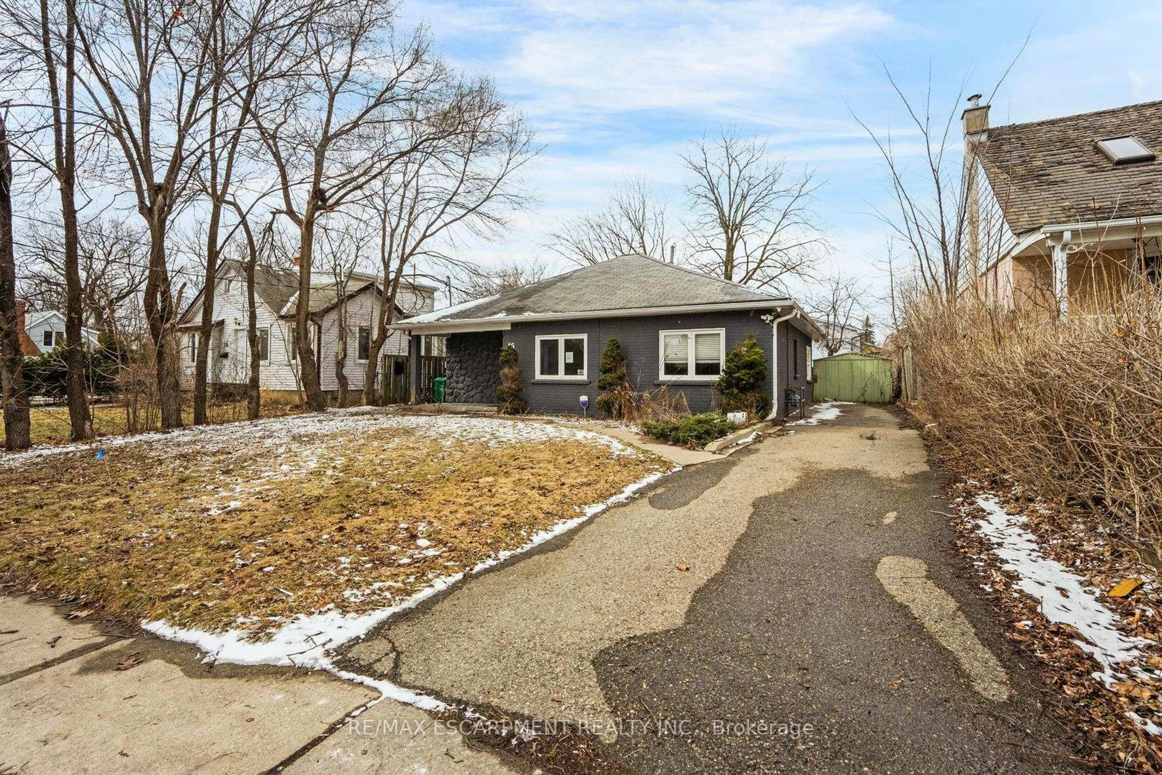 Unknown for 16 Woodward Ave, Brampton Ontario L6V 1K1