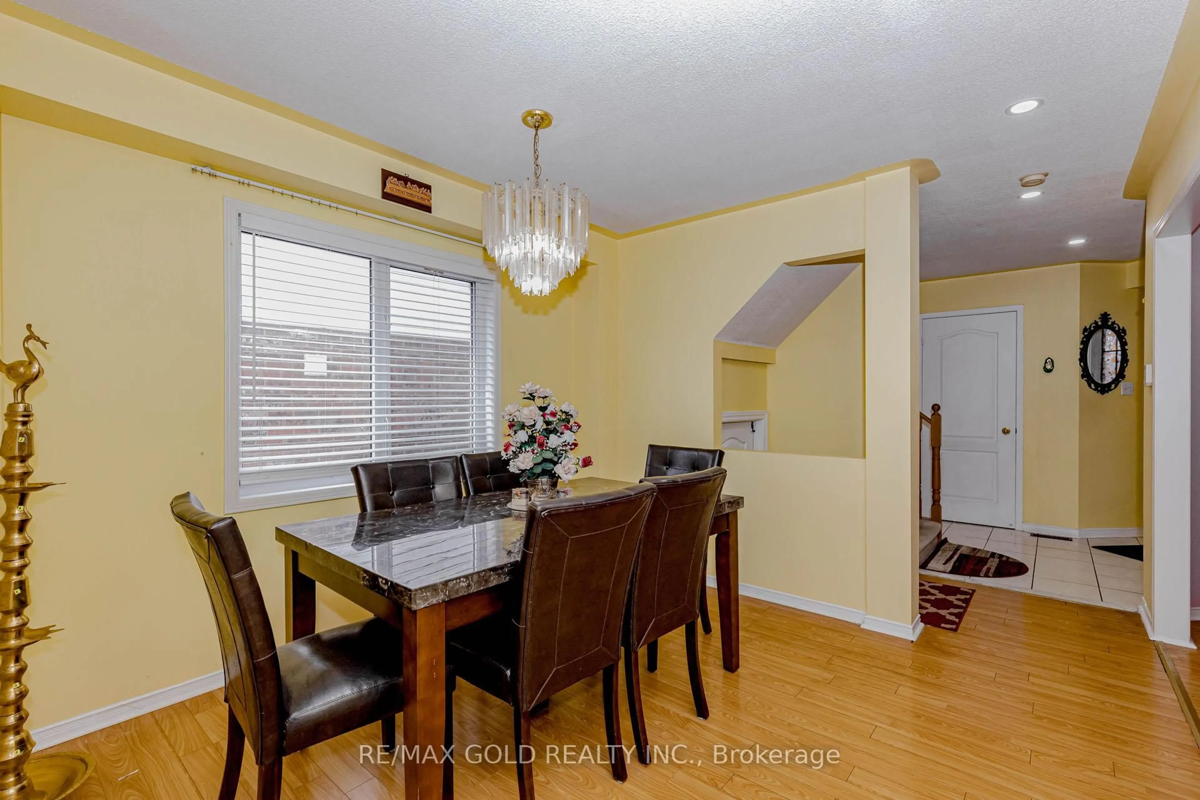 Dining room, wood/laminate floor for 153 Cordgrass Cres, Brampton Ontario L6R 2A1