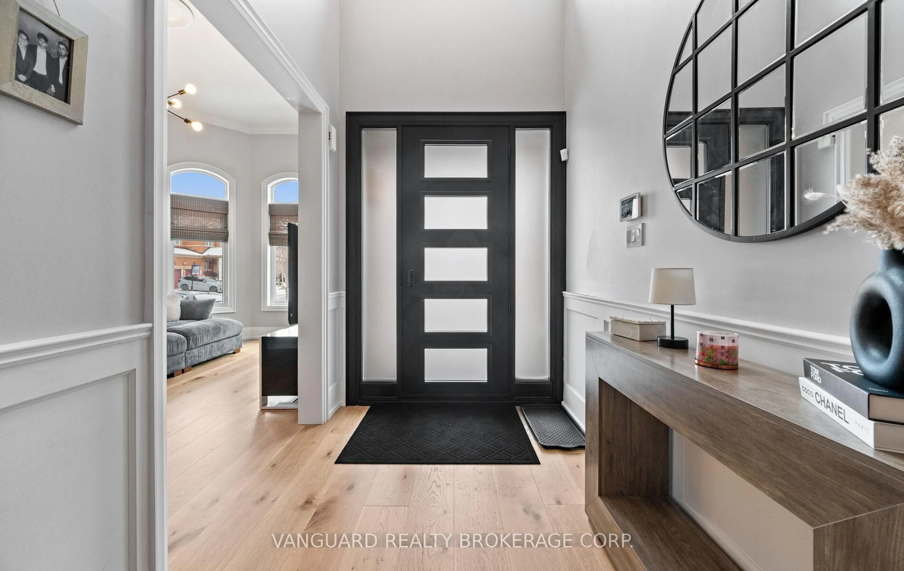 Indoor entryway for 1130 Little Cres, Milton Ontario L9T 6T2