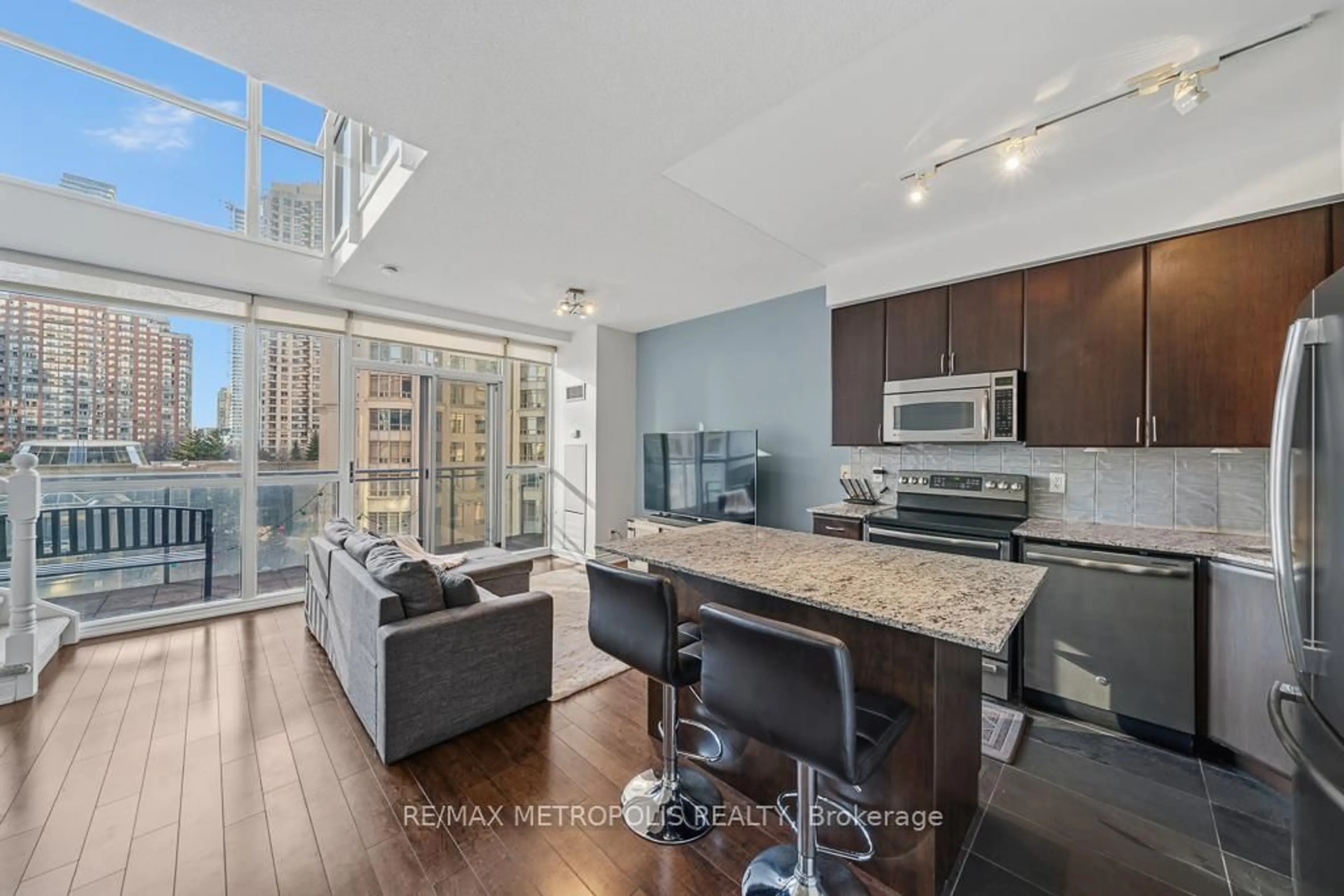 Open concept kitchen, unknown for 225 Webb Dr #508, Mississauga Ontario L5B 4P2