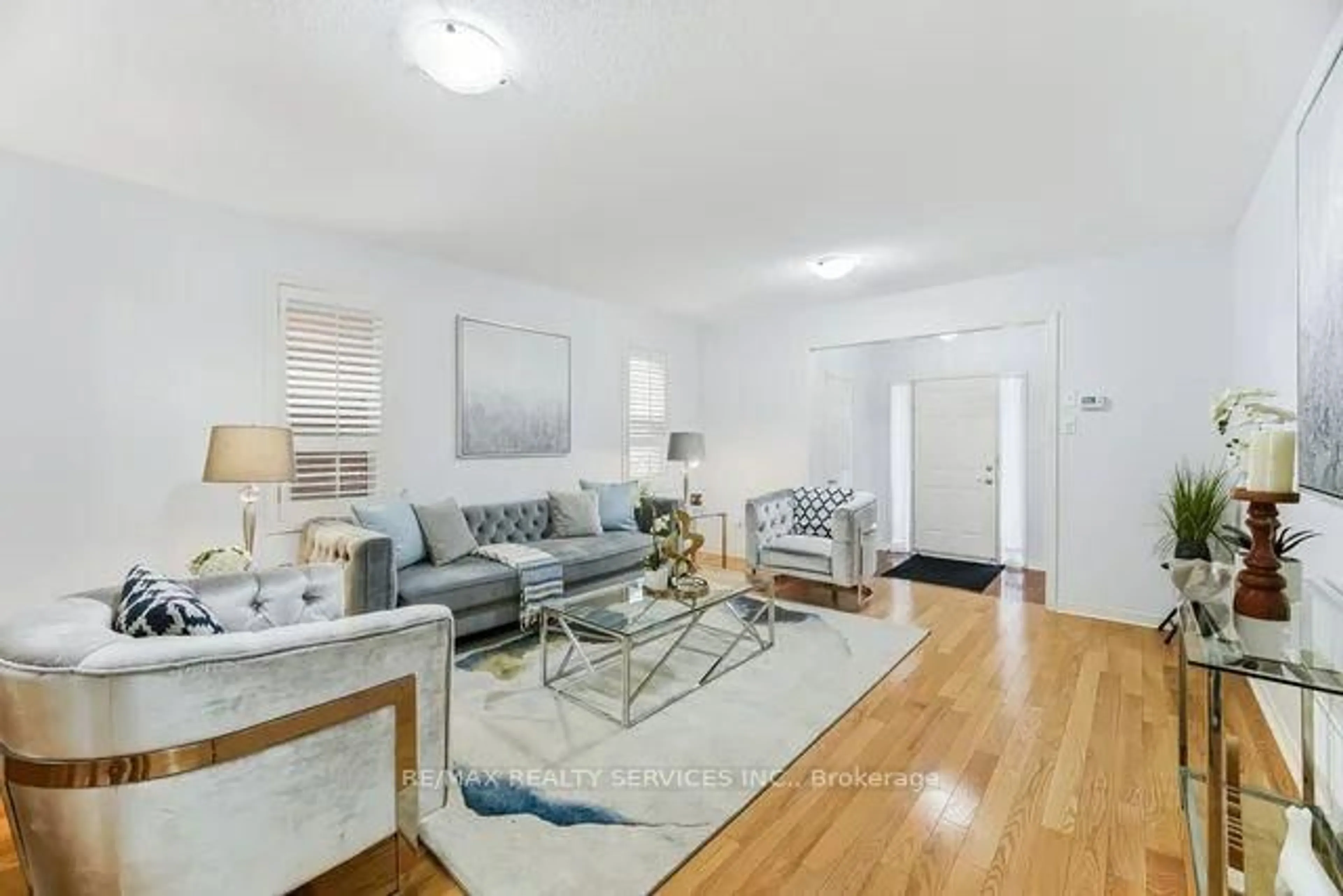 Living room with furniture, unknown for 103 Starhill Cres, Brampton Ontario L6R 2P8