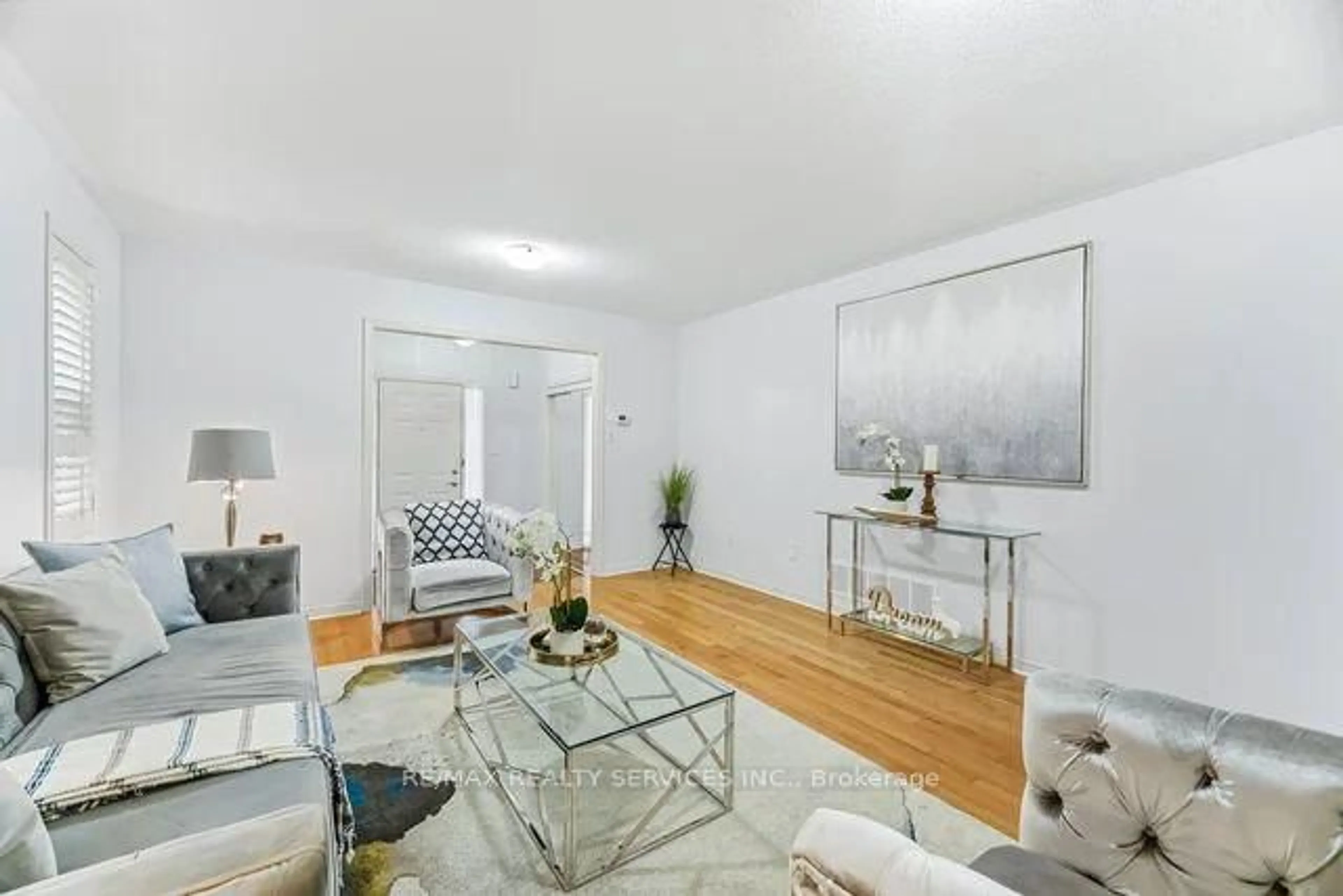 Living room with furniture, unknown for 103 Starhill Cres, Brampton Ontario L6R 2P8