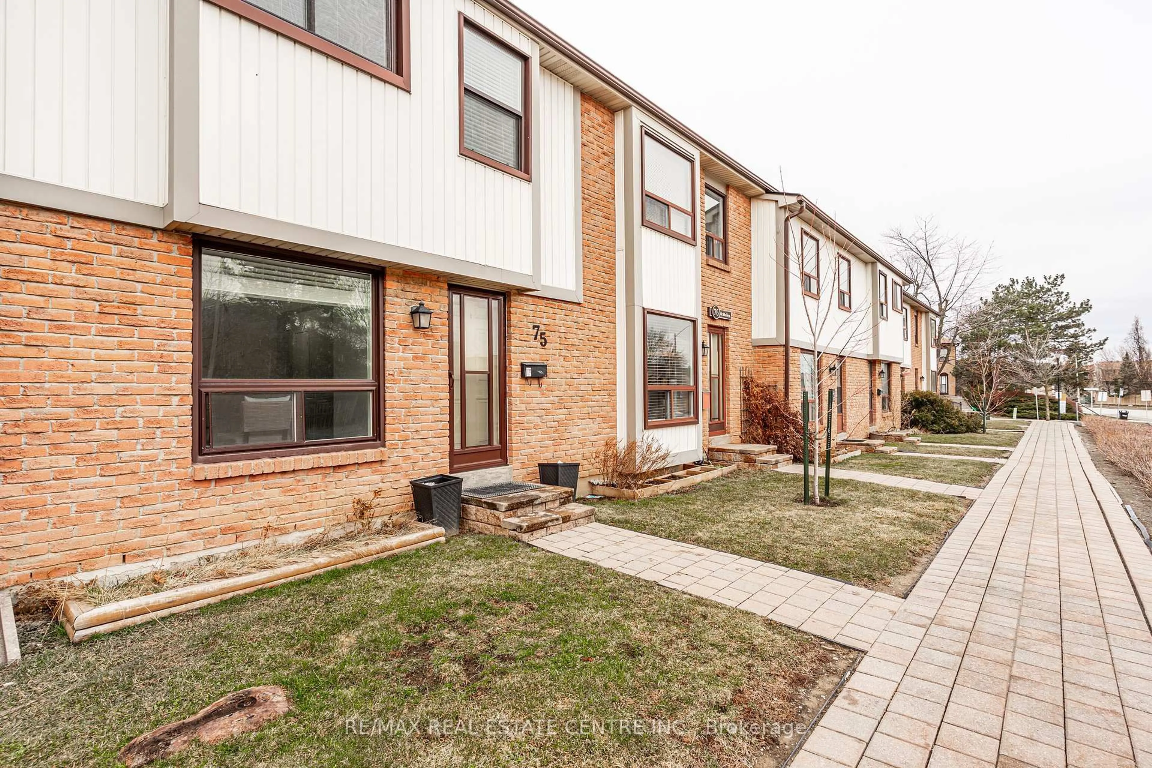 Home with brick exterior material, street for 75 Mcmullen Cres #75, Brampton Ontario L6S 3M2
