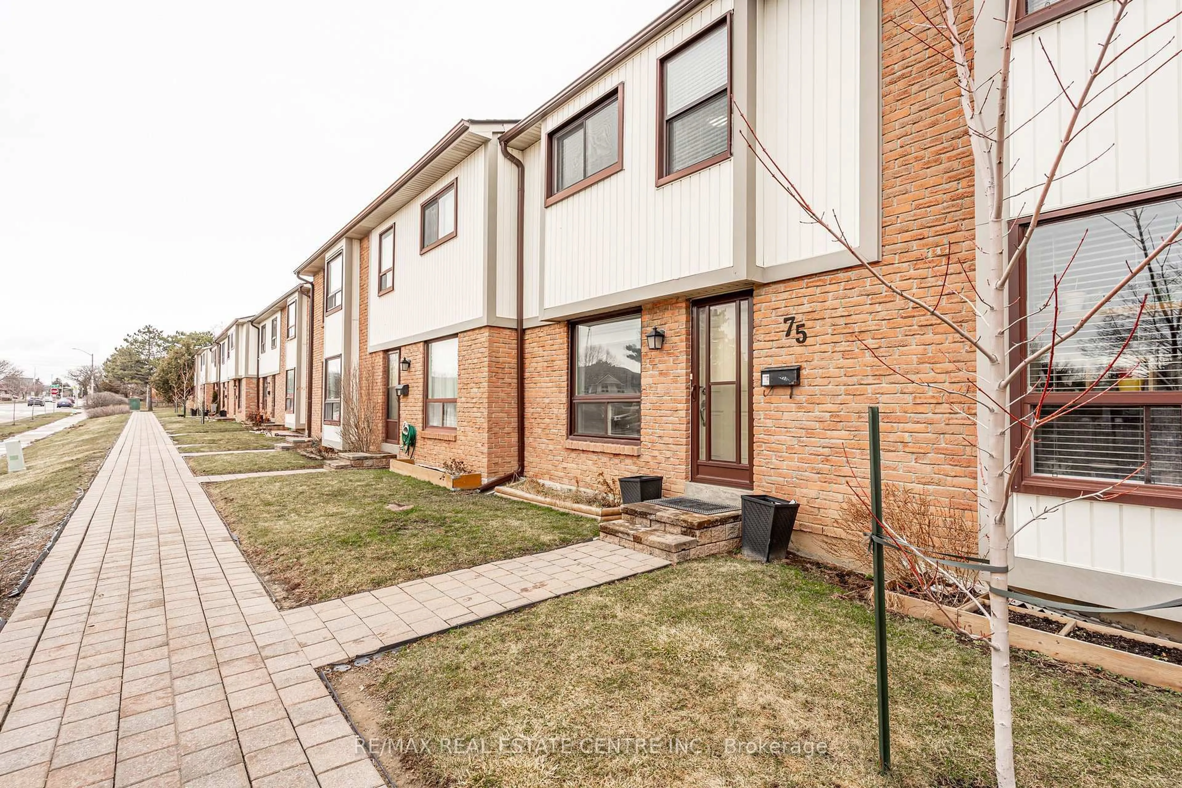 Home with brick exterior material, street for 75 Mcmullen Cres #75, Brampton Ontario L6S 3M2
