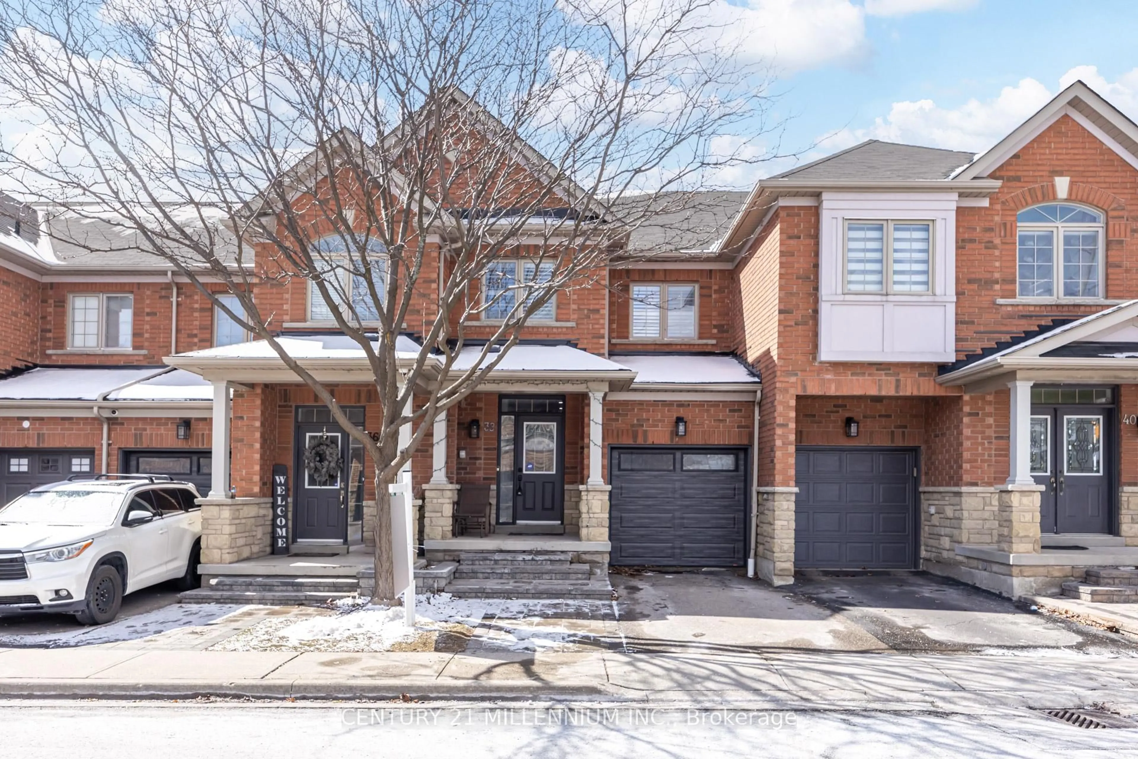 Home with brick exterior material, street for 1015 Galesway Blvd #38, Mississauga Ontario L5V 0A8