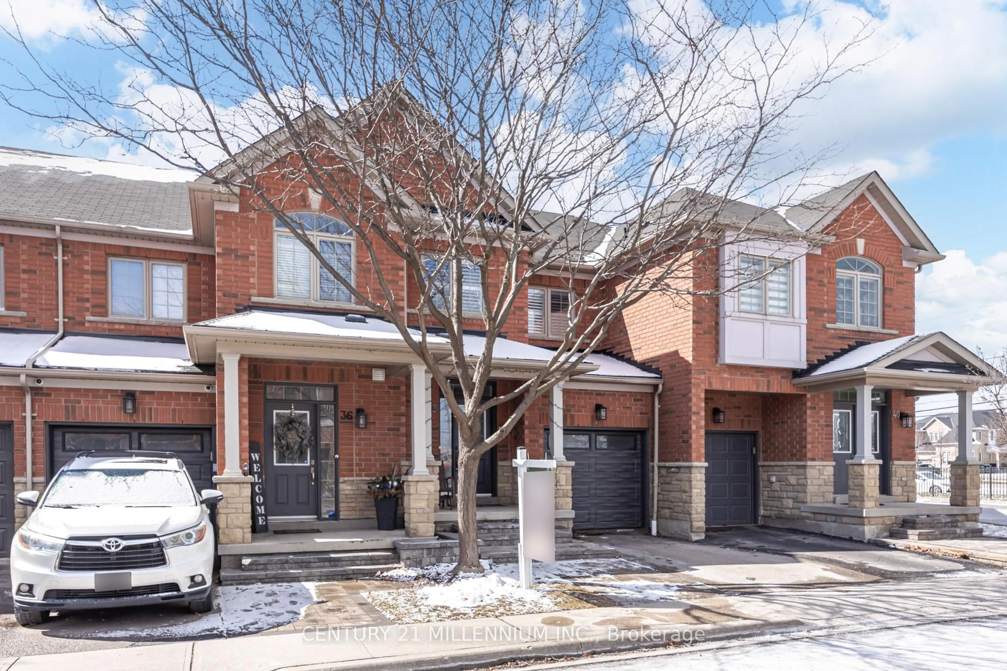 Home with brick exterior material, street for 1015 Galesway Blvd #38, Mississauga Ontario L5V 0A8