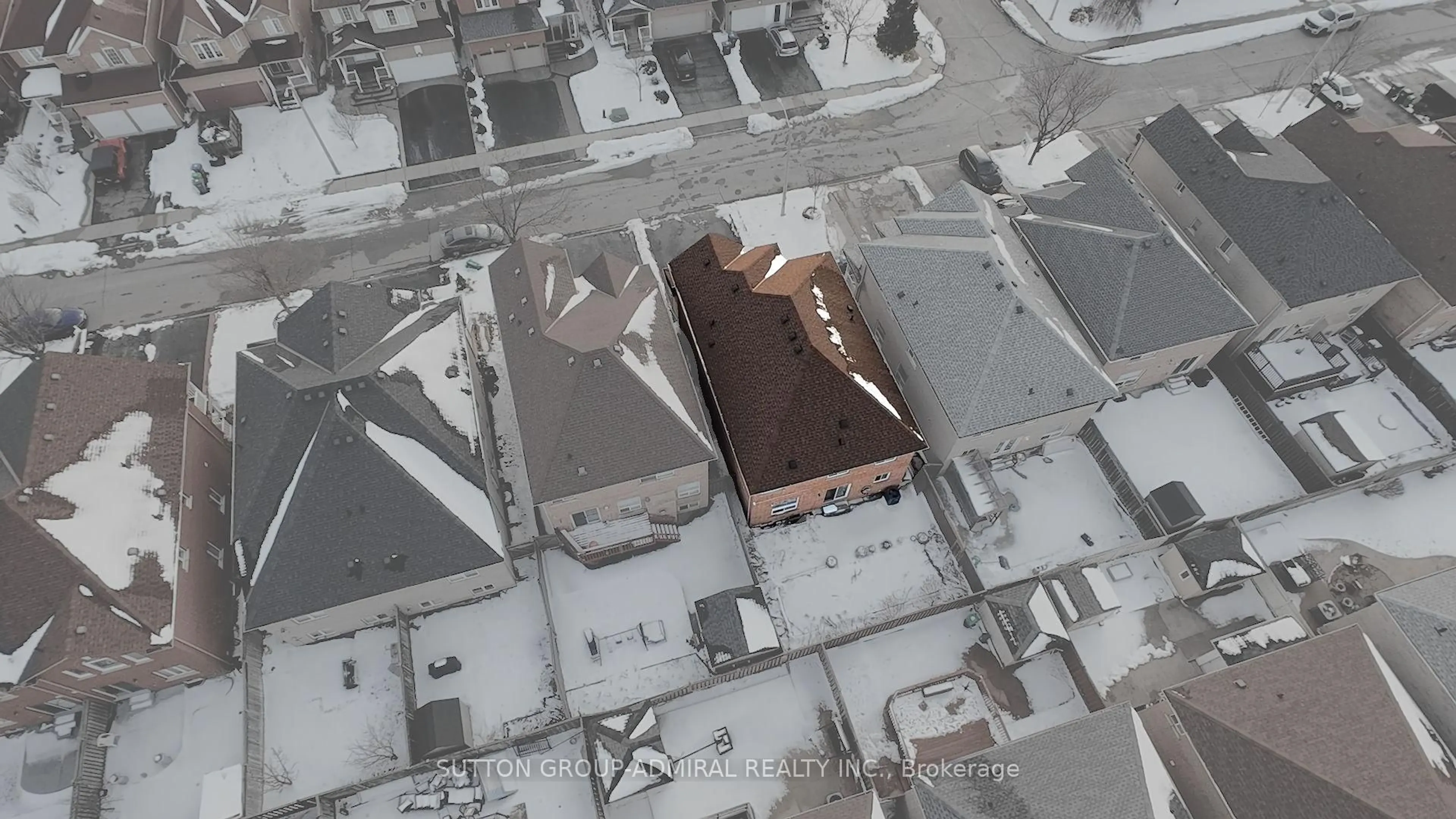 A pic from outside/outdoor area/front of a property/back of a property/a pic from drone, street for 43 Newark Way, Brampton Ontario L7A 2W8