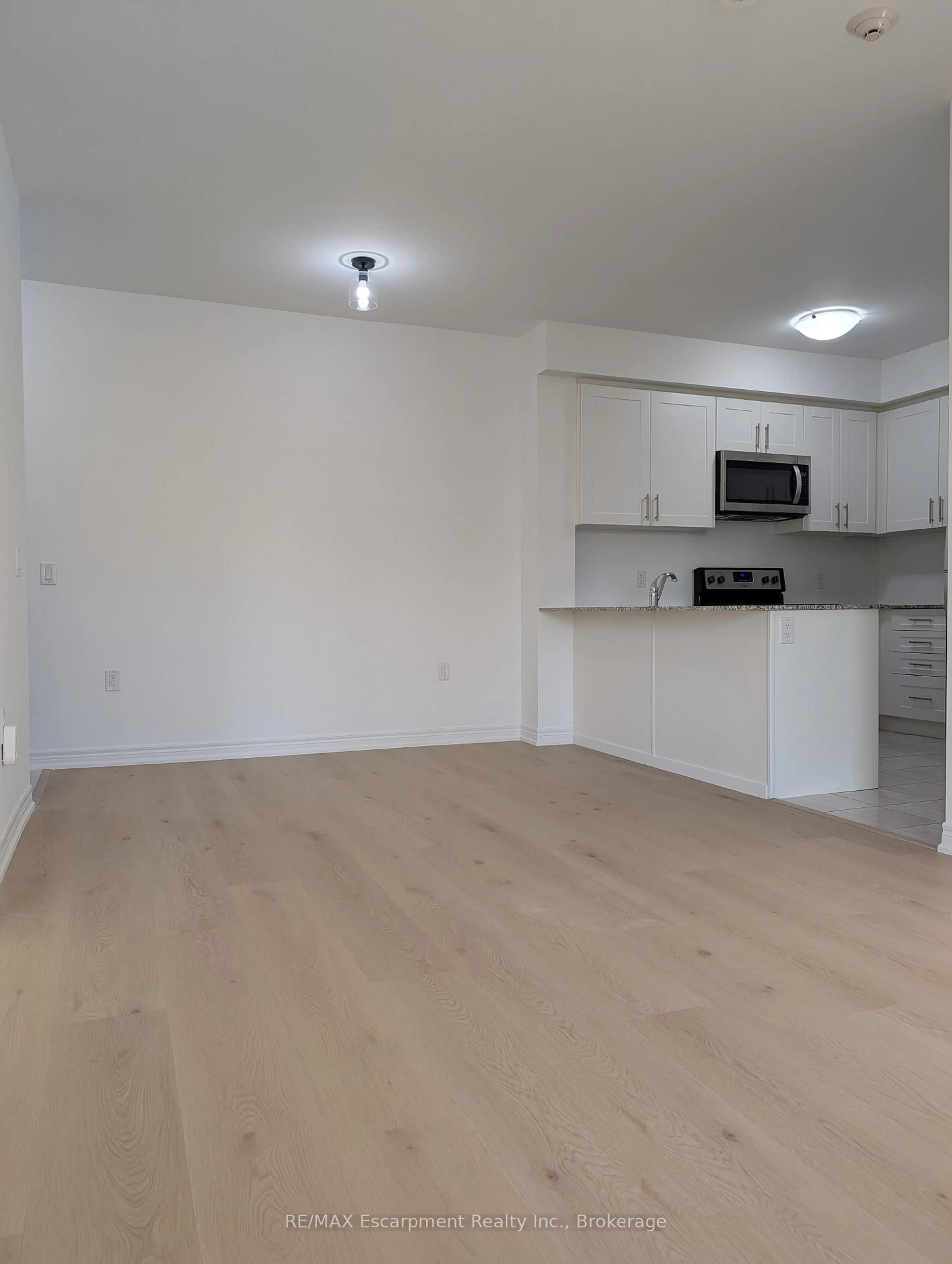 A pic of a room for 2393 Bronte Rd #205, Oakville Ontario L6M 1P4